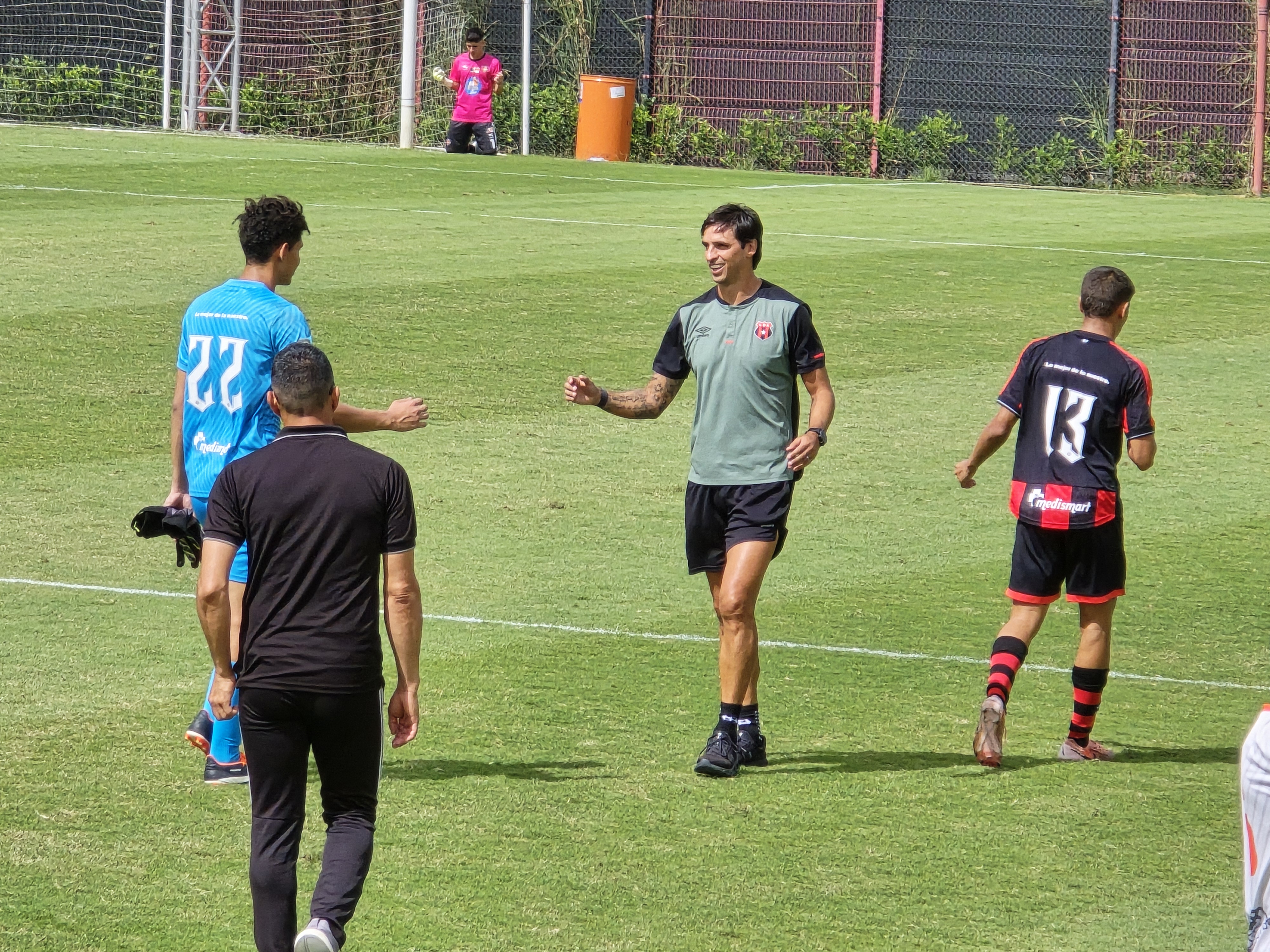 Bryan Ruiz se estrenó como el técnico del equipo U-21 de Liga Deportiva Alajuelense.