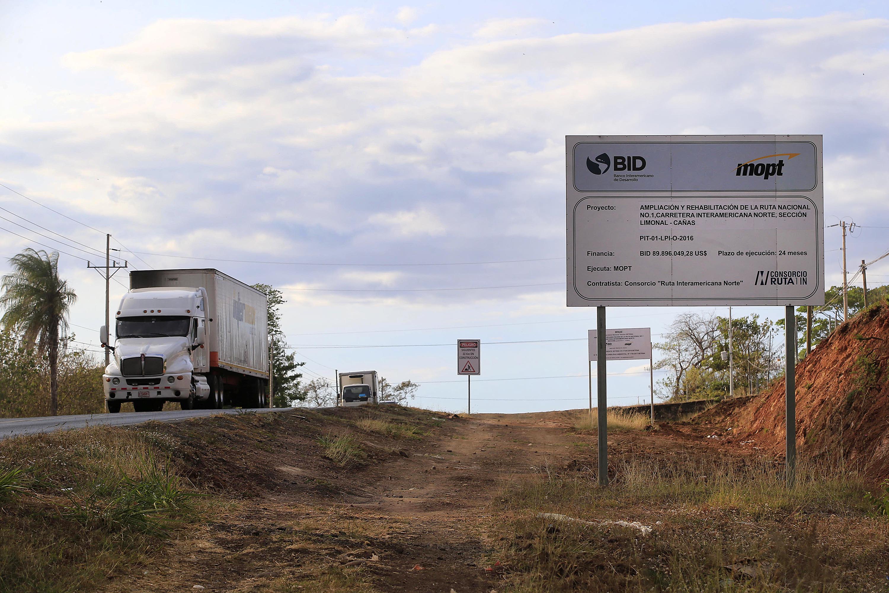 20/03/2019 Limonal. Ya se aprecia el inicio de los trabajos en el tramo de carretera Limonal-Cañas, en la Interamericana norte. Foto: Rafael Pacheco