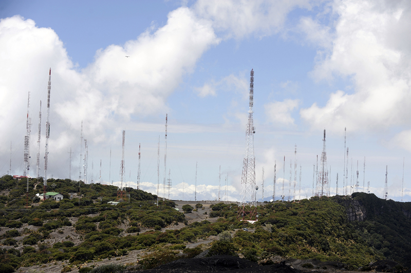 05/03/2013. Recorrido por comunidades aledañas al Volcán Irazú con relación a los 50 años de que sucediera la gran erupción del 63, sector de las antenas en el Volcán. Foto Abelardo Fonseca