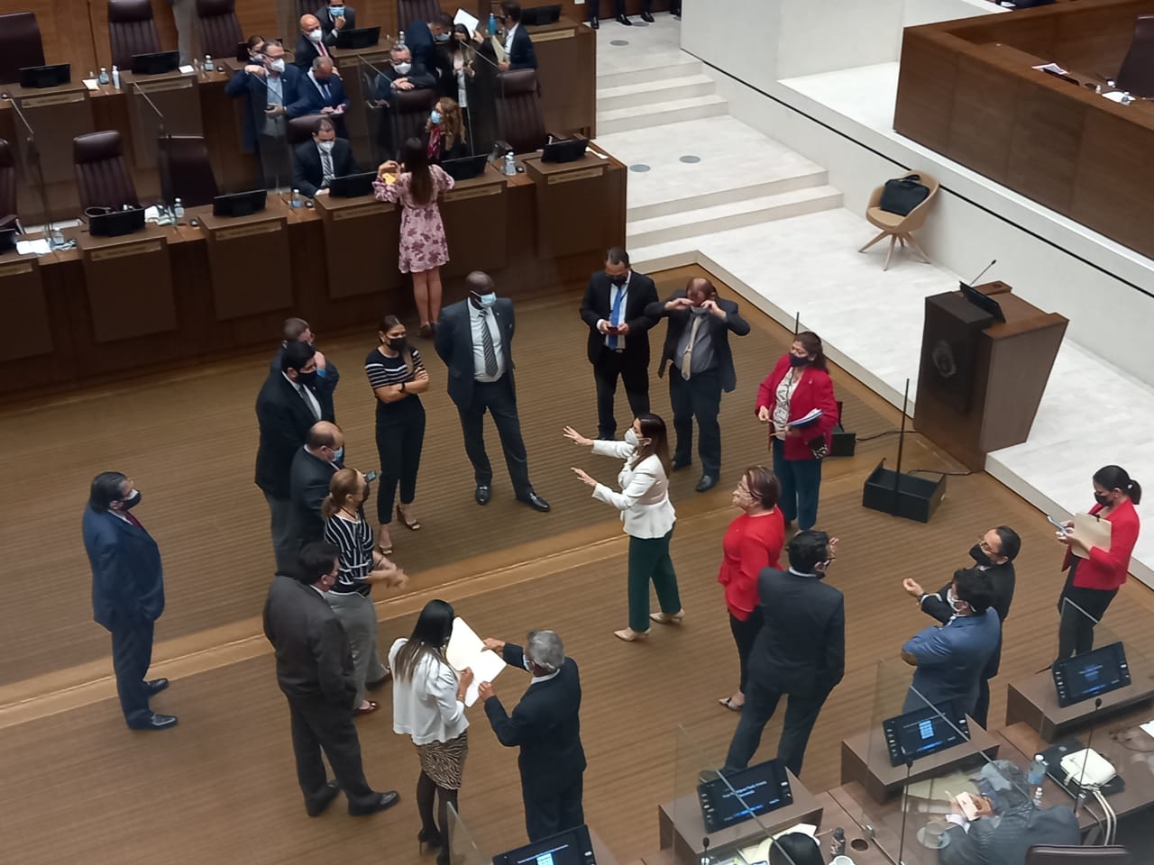16/06/2021. Los diputados optaron por posponer la discusión de los informes de los Pepeles de Panamá para el prpiximo miércoles. Foto: Josué Bravo.