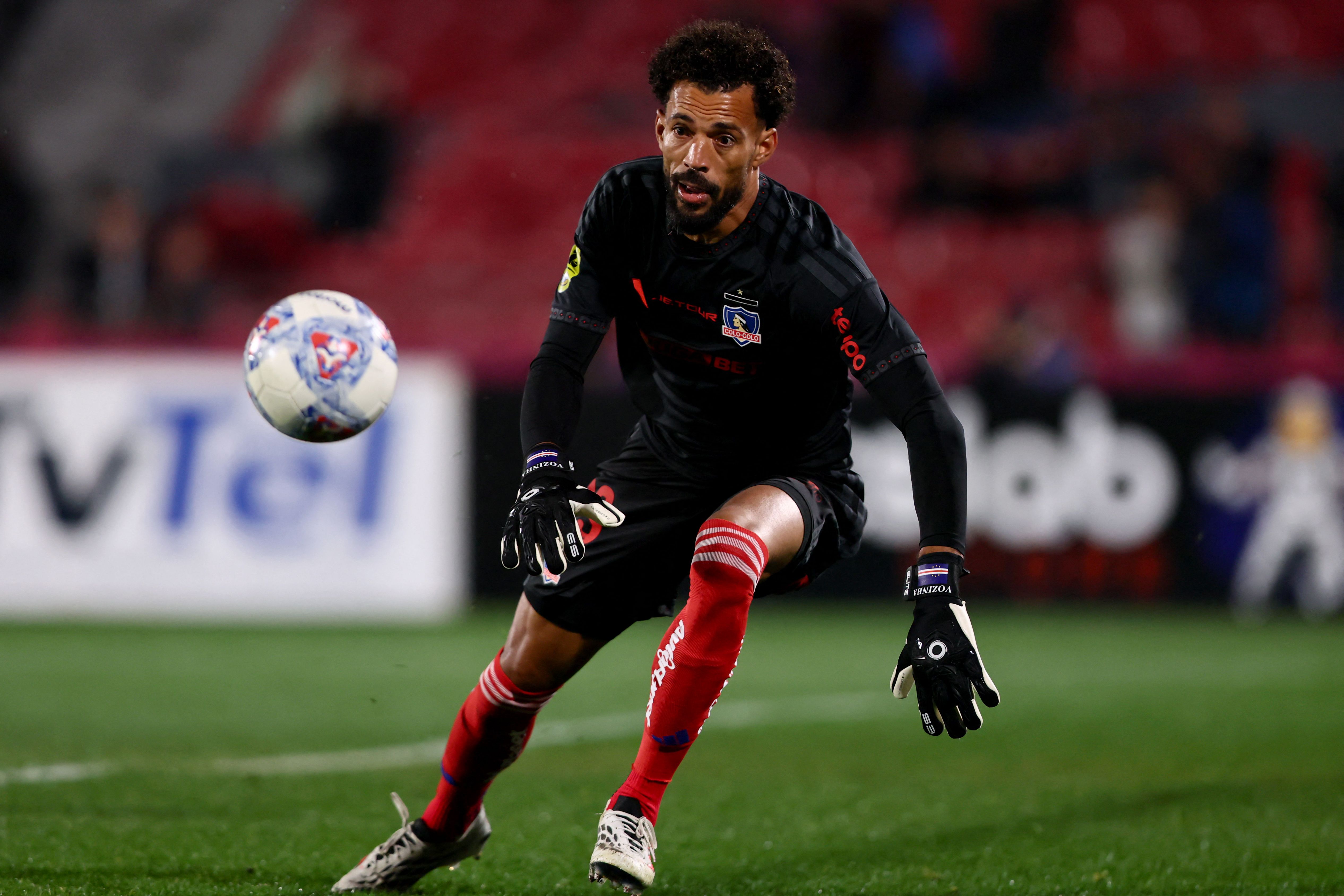 Aunque tuvo poca actividad, Vozinha mostró sus condiciones un par de jugadas en su debut con la camisa de Colo Colo ante Unión Española por la Copa de Chile.