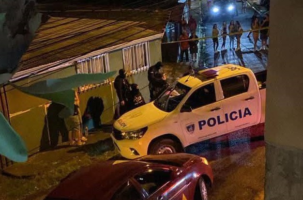 Cascante murió sobre una acera. Foto Prensa CD Alajuelita.
