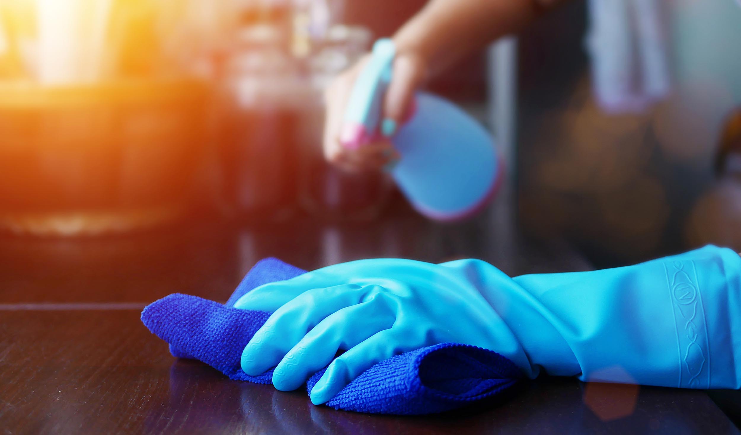 Medidas de limpieza según lineamientos del Ministerio de Salud ante el nuevo coronavirus. Foto: Shutterstock