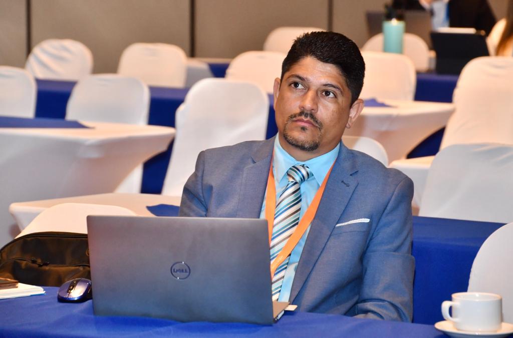 El intendente de Transportes, Edward Araya, aseguró que con la implementación de nuevas normas mejorará la fiscalización de la calidad del servicio de buses. Foto: Cortesía