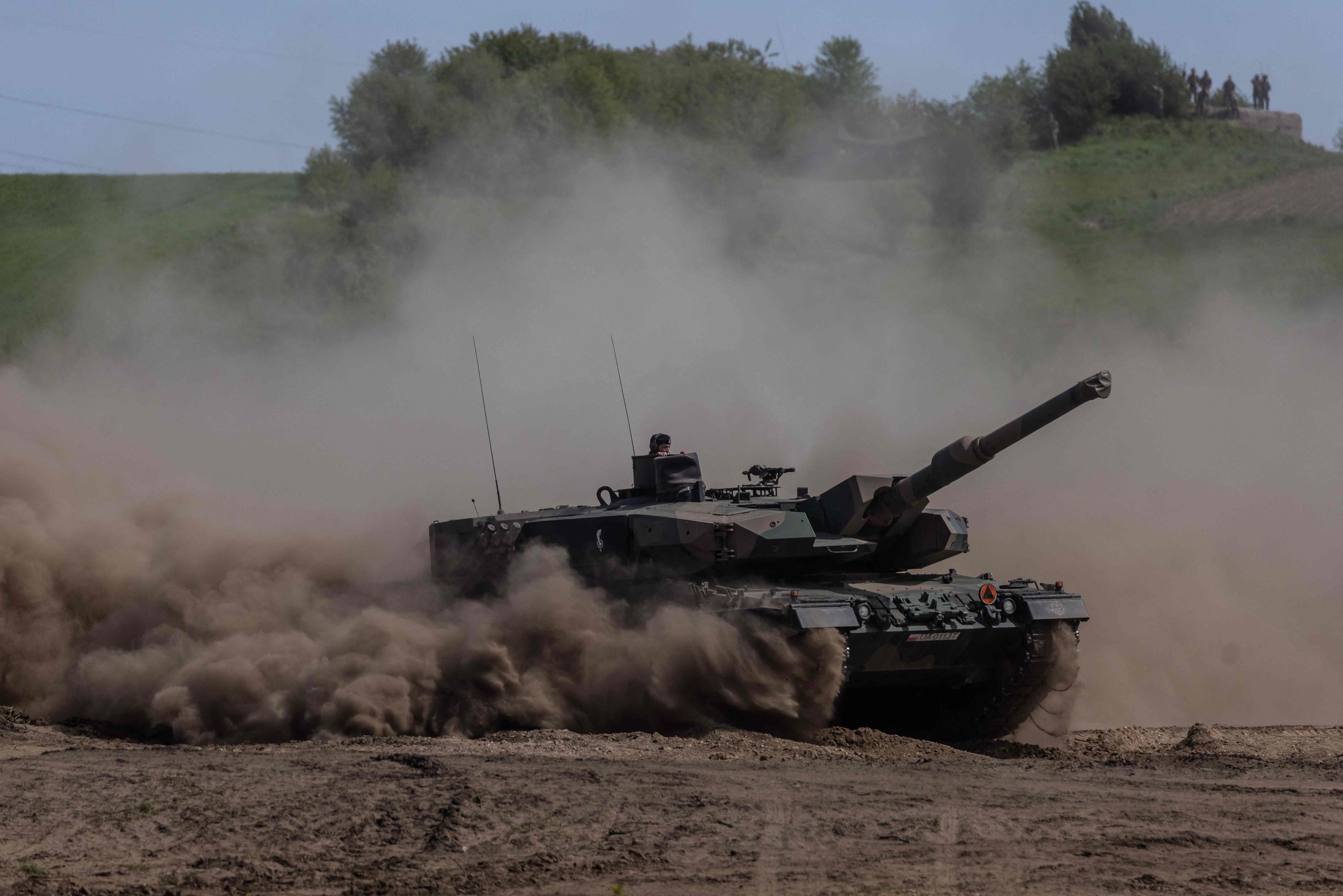 (FILES) This file photo taken on May 19, 2022 shows a Polish Leopard tank as troops from Poland, USA, France and Sweden take part in the DEFENDER-Europe 22 military exercise, in Nowogard, Poland. - NATO countries are set to announce new "heavier weapons" for Ukraine, the alliance's chief said on January 18, 2023, as Ukrainian President Volodymyr Zelensky called on his backers to speed up their decision-making. US Secretary of Defence Lloyd Austin will convene a meeting of around 50 countries on January 20, 2023 at the US-run Ramstein military base in Germany, including all 30 members of the NATO alliance. The German-made Leopard 2 is seen as one of the best-performing models worldwide and is widely used across Europe, meaning spare parts and ammunition could be easily sourced. (Photo by Wojtek RADWANSKI / AFP)