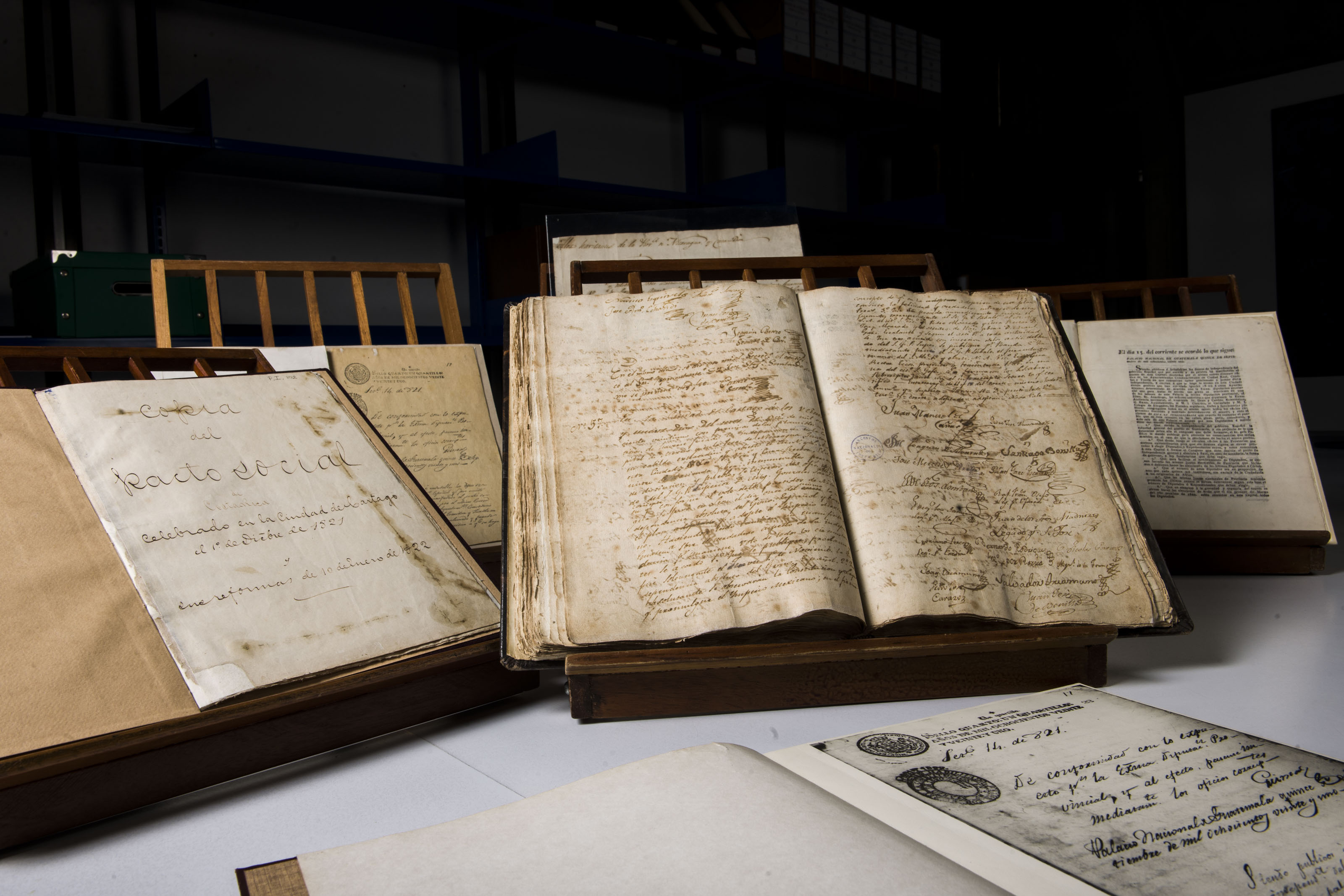 31/08/2018. MATERIAL EMBARGADO PARA VIVA. Archivo Nacional, San José, Costa Rica. En el Archivo Nacional documentos históricos como el Acta de Independencia, Los Nublados del Día, Pacto de Concórdia entre otros, los tiene guardados para preservarlos. Fotografía: Alejandro Gamboa Madrigal