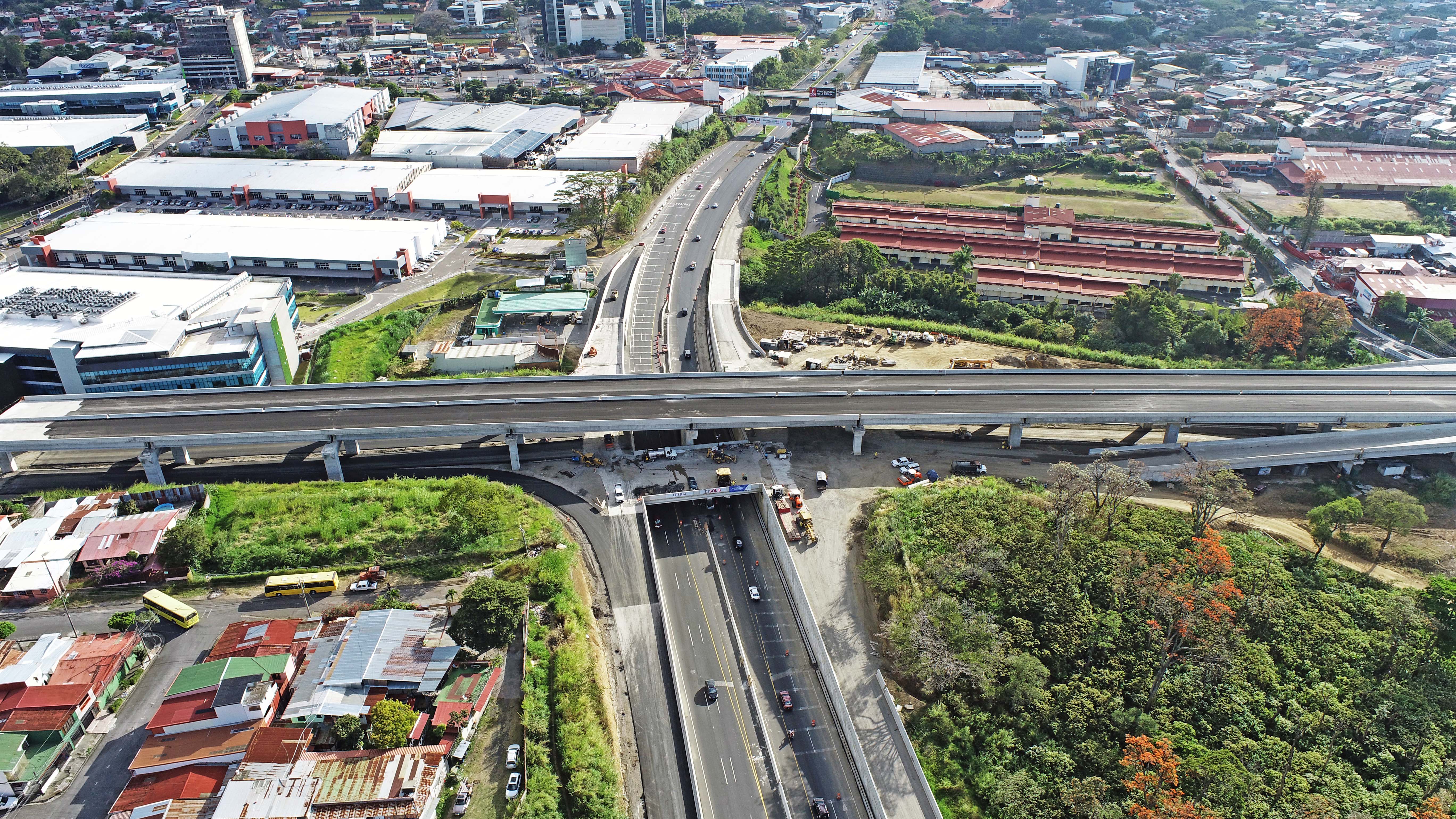 Actualmente la intersección a tres niveles sobre la ruta 32 tiene un 95% de avance. Foto: MOPT para LN.