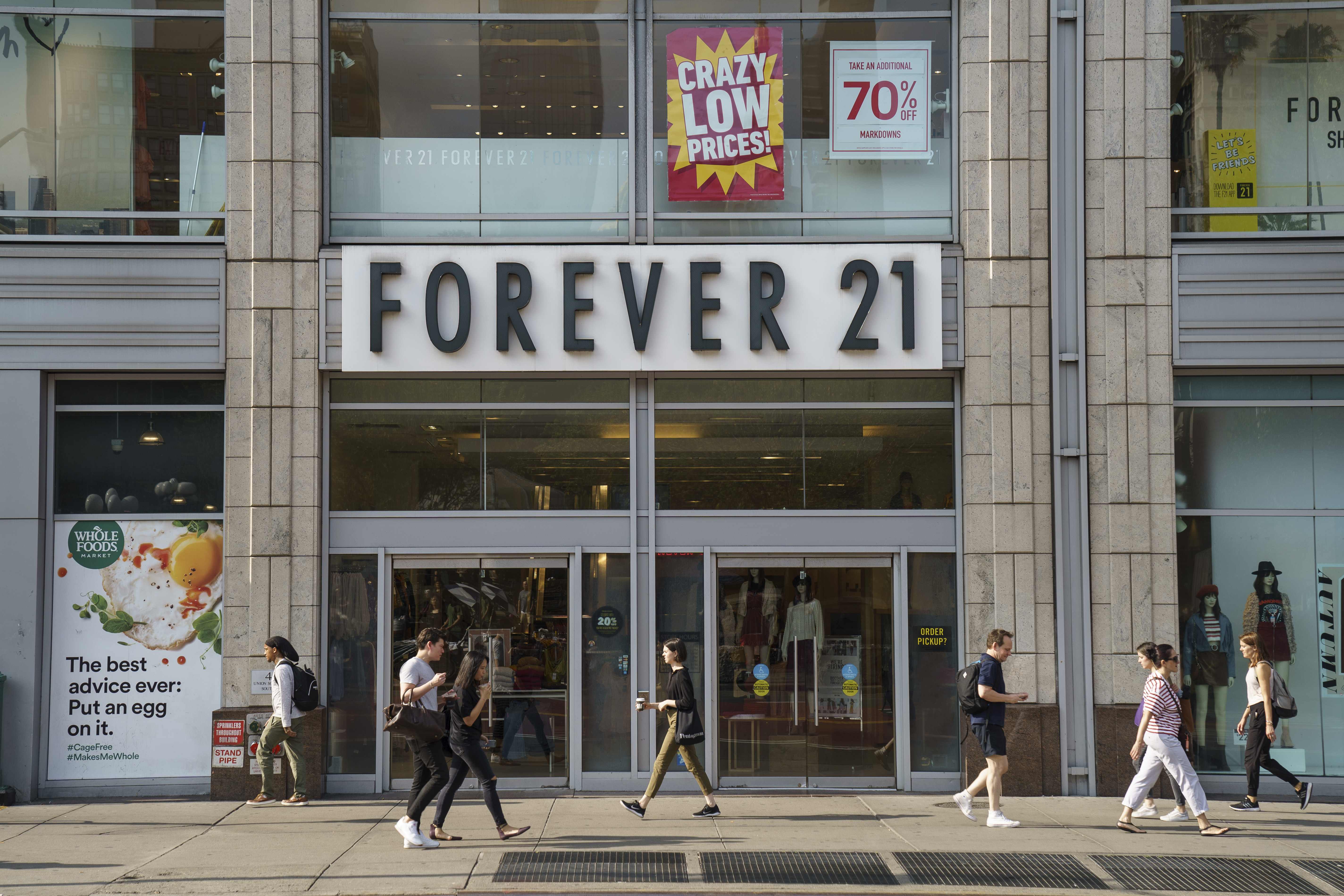 (FILES) In this file photo taken on September 12, 2019 a Forever 21 store stands in Union Square in Manhattan in New York City. - Global fast-fashion retailer Forever 21 said it was filing for voluntary bankruptcy on September 29, 2019, the latest US brick-and-mortar chain to embark on restructuring as shoppers migrate online. The move will see the retailer close up to 350 of its stores worldwide, including up to 178 in its main US market, the Wall Street Journal reported a spokeswoman as saying. (Photo by Drew Angerer / GETTY IMAGES NORTH AMERICA / AFP)
