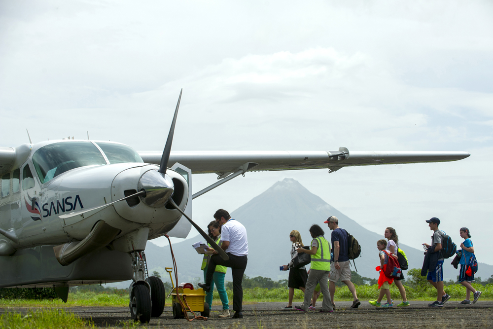 Ticos viajan más por aire para evitar presas en tierra