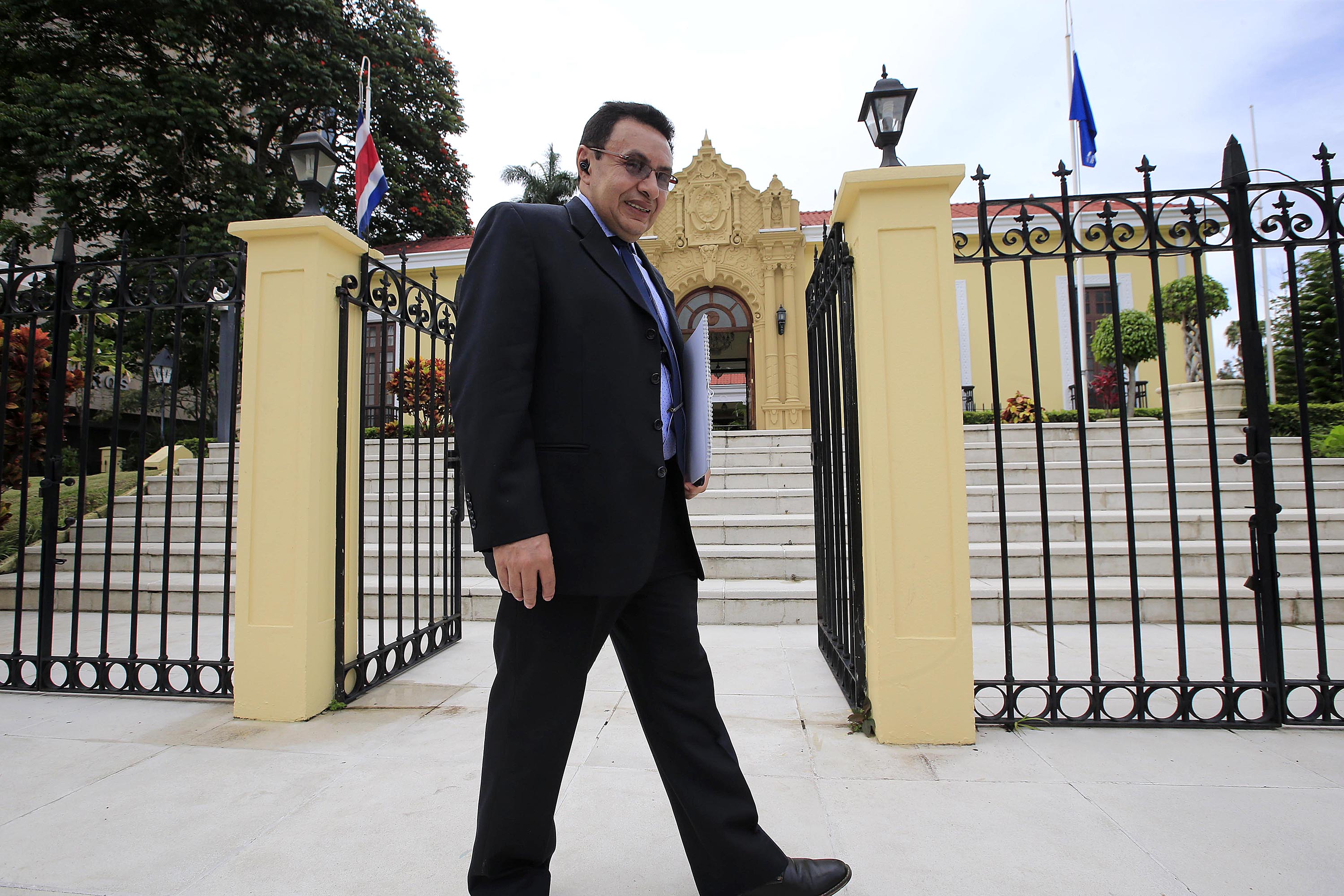 06/06/2019 Cancillería de la República, San José. Julio Montenegro, abogado de la periodista costarricense-nicaragüense Lucía Pineda, se reunió con la vicecanciller, Lorena Aguilar Revelo (fuera de foco). Foto: Rafael Pacheco
