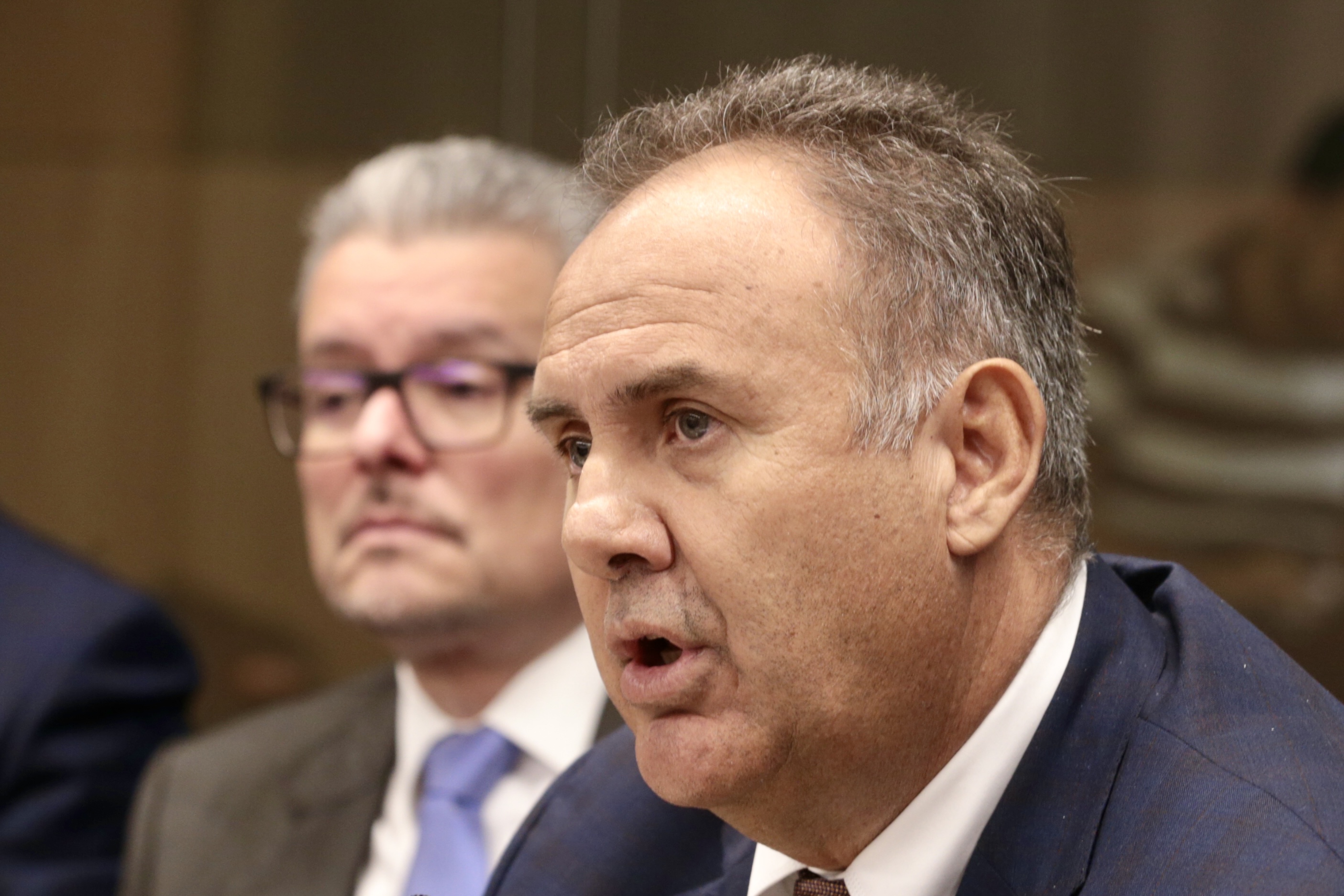 04/12/2023 El señor Rafael Zamora se presentó a la comisión de la Asamblea para el préstamo de Nueva República, llegó con los bonos. Foto Alonso Tenorio