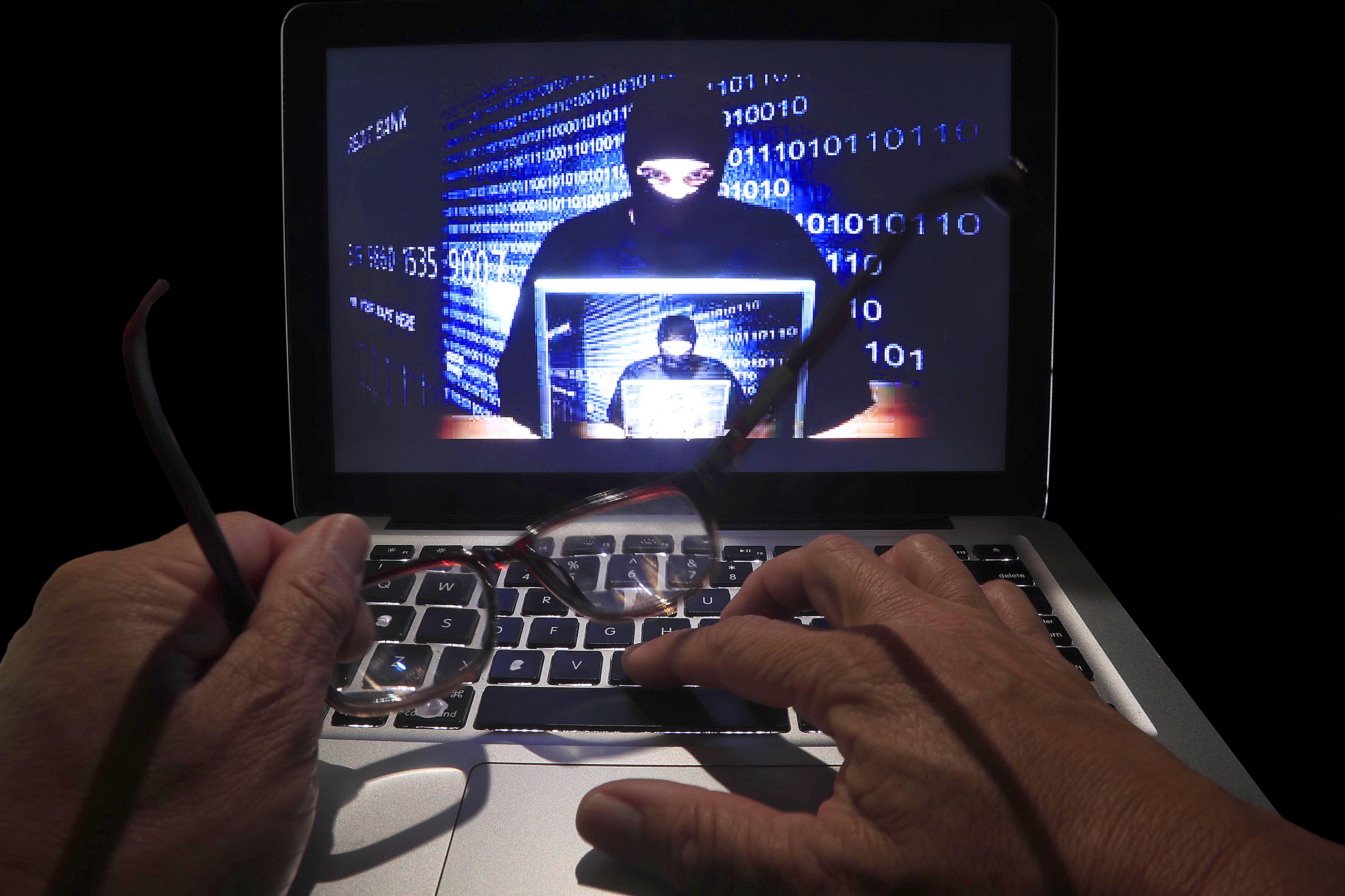 18/01/2023 Fotos conceptuales para temas relacionados con Fraude electrónico; Fraude cibernético; Piratería informática; Hackers; Fraude informático; Ciberataque; Inseguridad cibernética; Computadoras; Redes; Ciberseguridad; Servidores; Bases de datos.