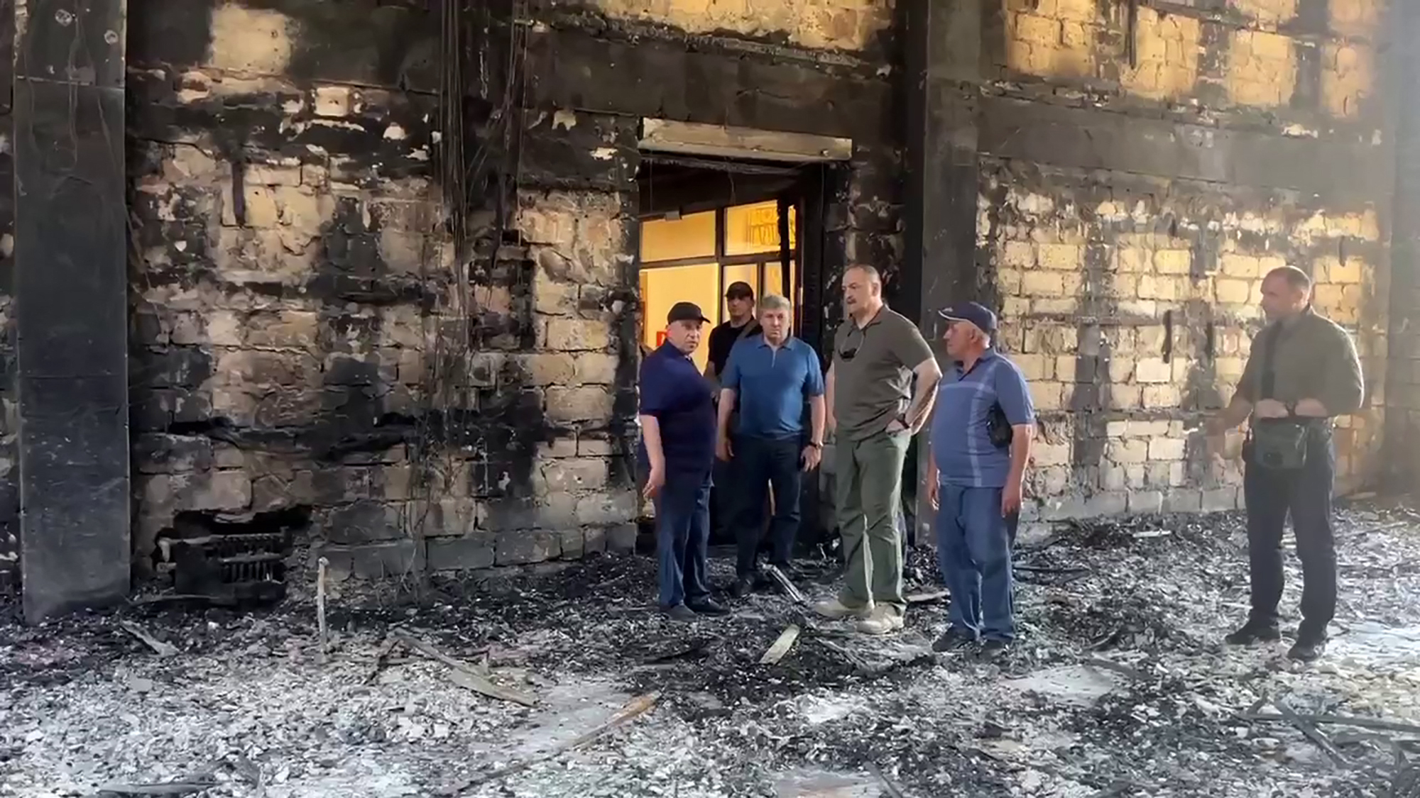 Los ataques contra iglesias y sinagogas en la región rusa de Daguestán mataron a 15 agentes de policía y cuatro civiles, dijeron funcionarios, avivando los temores sobre la violencia islamista en el históricamente inquieto Cáucaso Norte.
