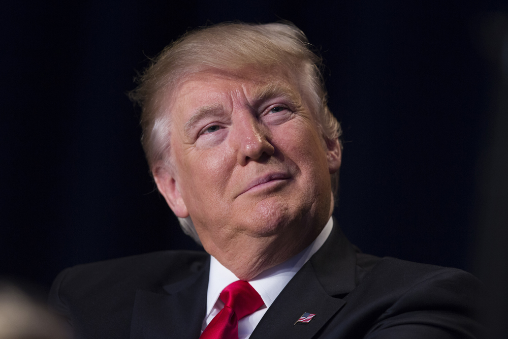 Tras la asunción a la presidencia de Donald Trump, las empresas se ven obligadas a equilibrar posiciones para no perder clientela. | AP