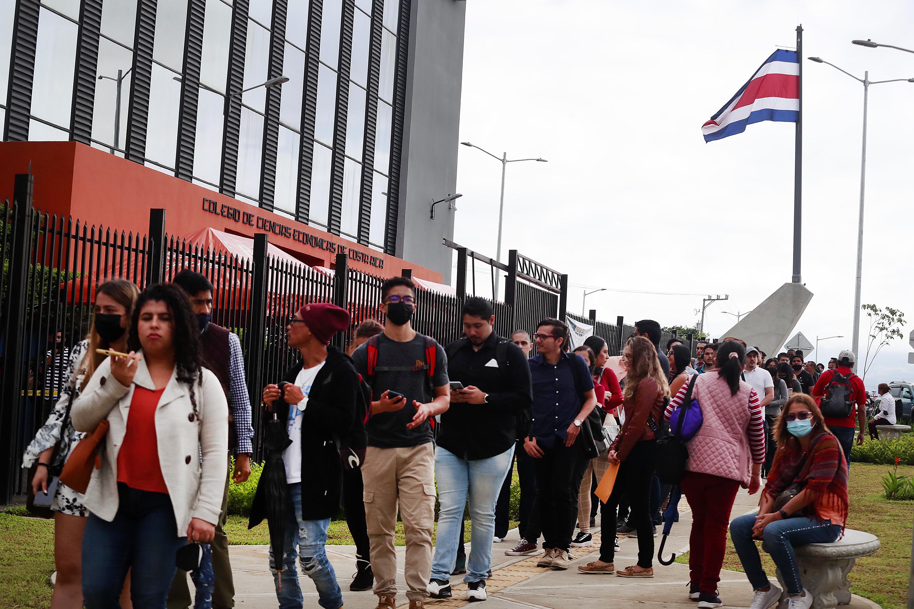 La búsqueda de empleo es una situación que afecta a más de 92.000 jóvenes en Costa Rica, un proceso que puede causar un sin fin de emociones en ellos, como ansiedad, incertidumbre y desaliento