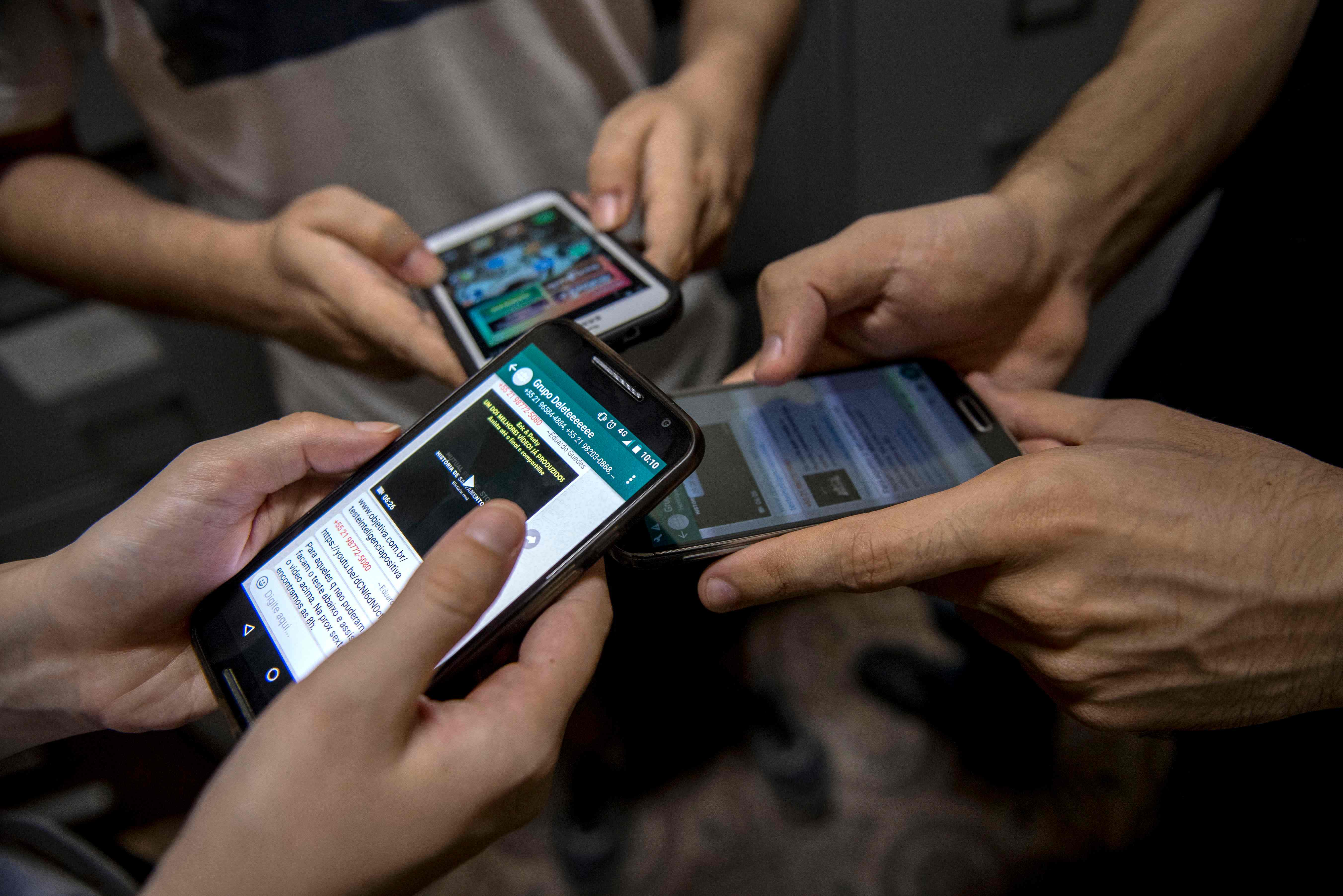 La dependencia digital o nomofobia viene del inglés "no-mobile-phone phobia". FOTO AFP