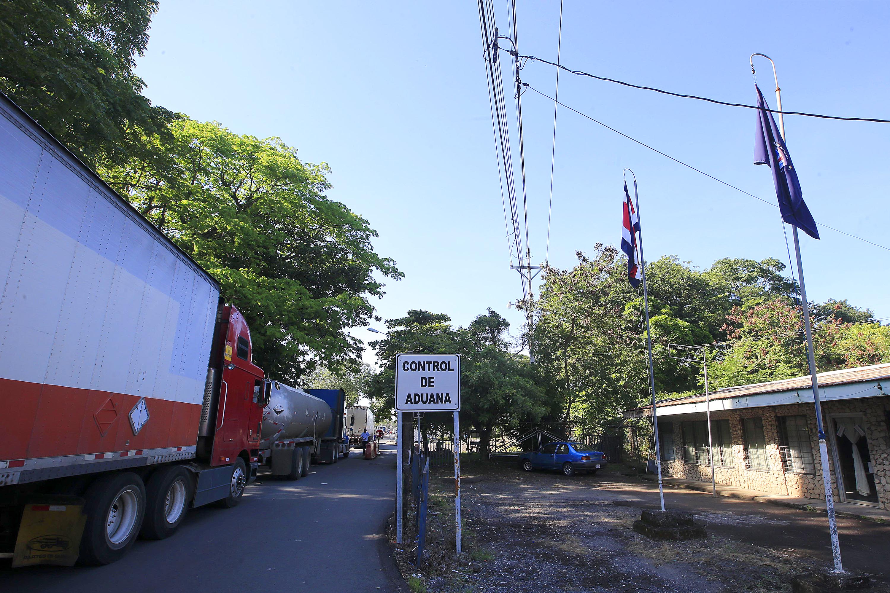 12/09/2018 Peñas Blancas. Nicaraguenses aparentemente están regresando a su país luego de que sus espectativas de encontrar trabajo en Costa Rica no se dan como esperaban. Escenas del puesto fronterizo donde se da la constante migración. Foto: Rafael Pacheco