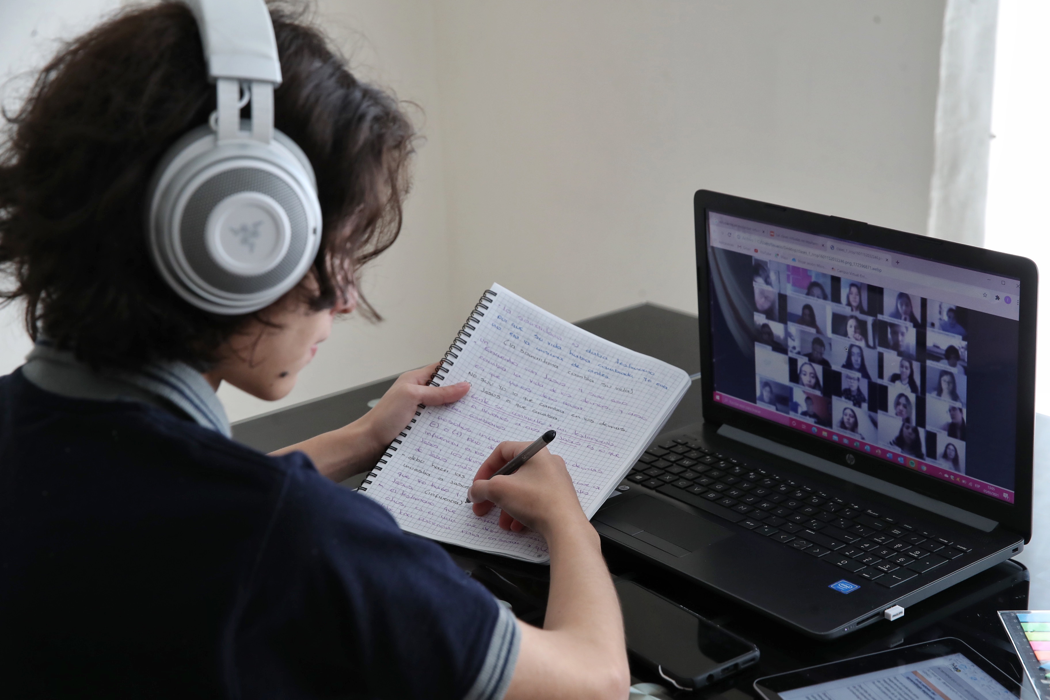 05/03/2021/ FOTOS ILUSTRATIVAS / fotografías para ilustración sobre estudiantes, clases virtuales, uso de computadoras portátiles y tabletas / Alumnos modalidad virtual / fotografía: John Durán