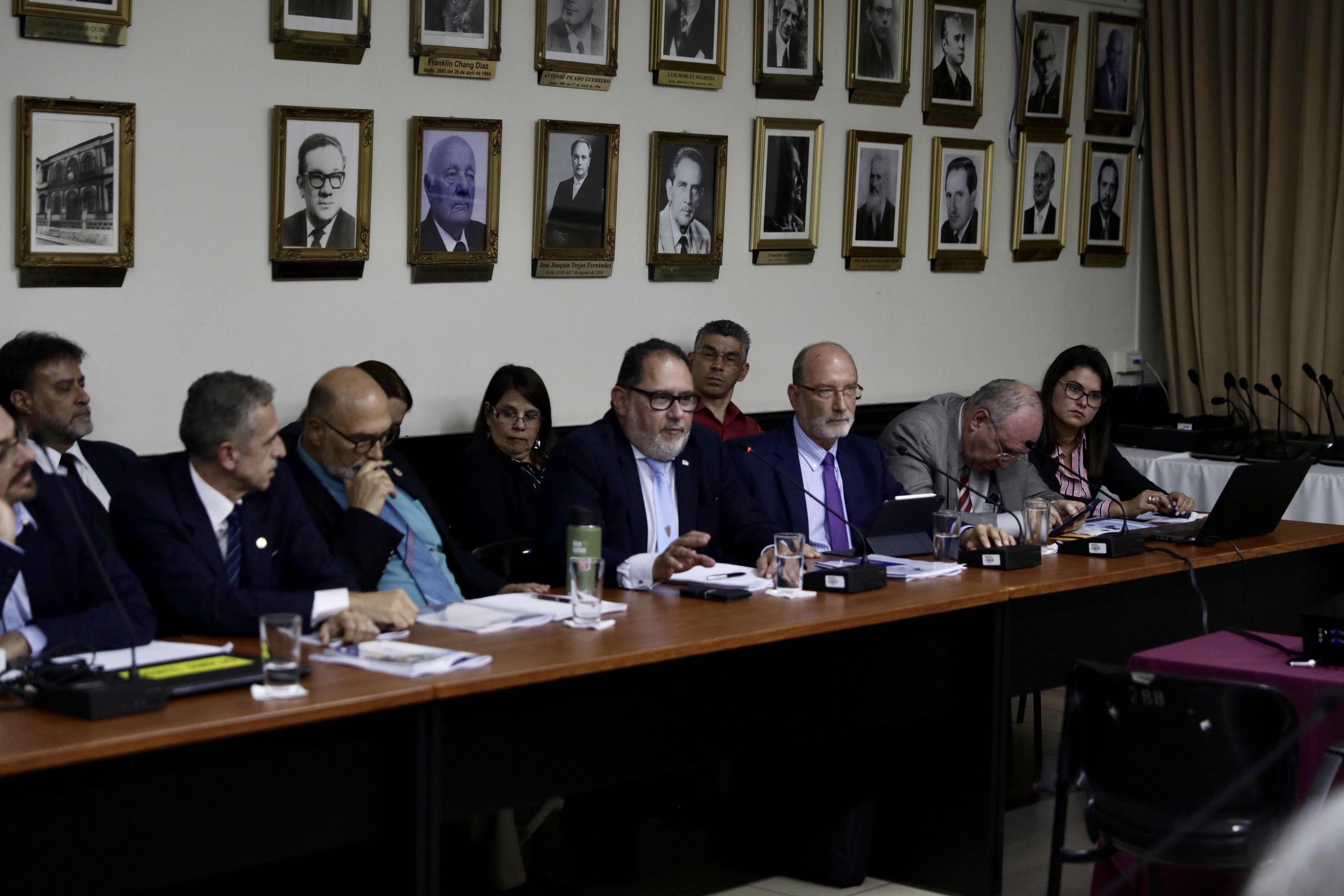 18/03/2019. Asamblea Legislativa, San José, Costa Rica. Comparecencia de rectores en comisión del FEES. Estuvieron presentes (De Izq a der) Rodrigo Arias Rector UNED (traje azul corbata azul), Alberto Salón Rector de la UNA ( traje negro camisa verde agua), Marcelo Prieto Rector UTN (traje negro camisa blanca), Henning Jensen Rector UCR y presidente CONARE (traje azul corbata morada), Eduardo Sibaja Director de OPES Oficina De Planificación de la Educación Superior del CONARE ( traje gris). Fotografía: Alejandro Gamboa Madrigal.