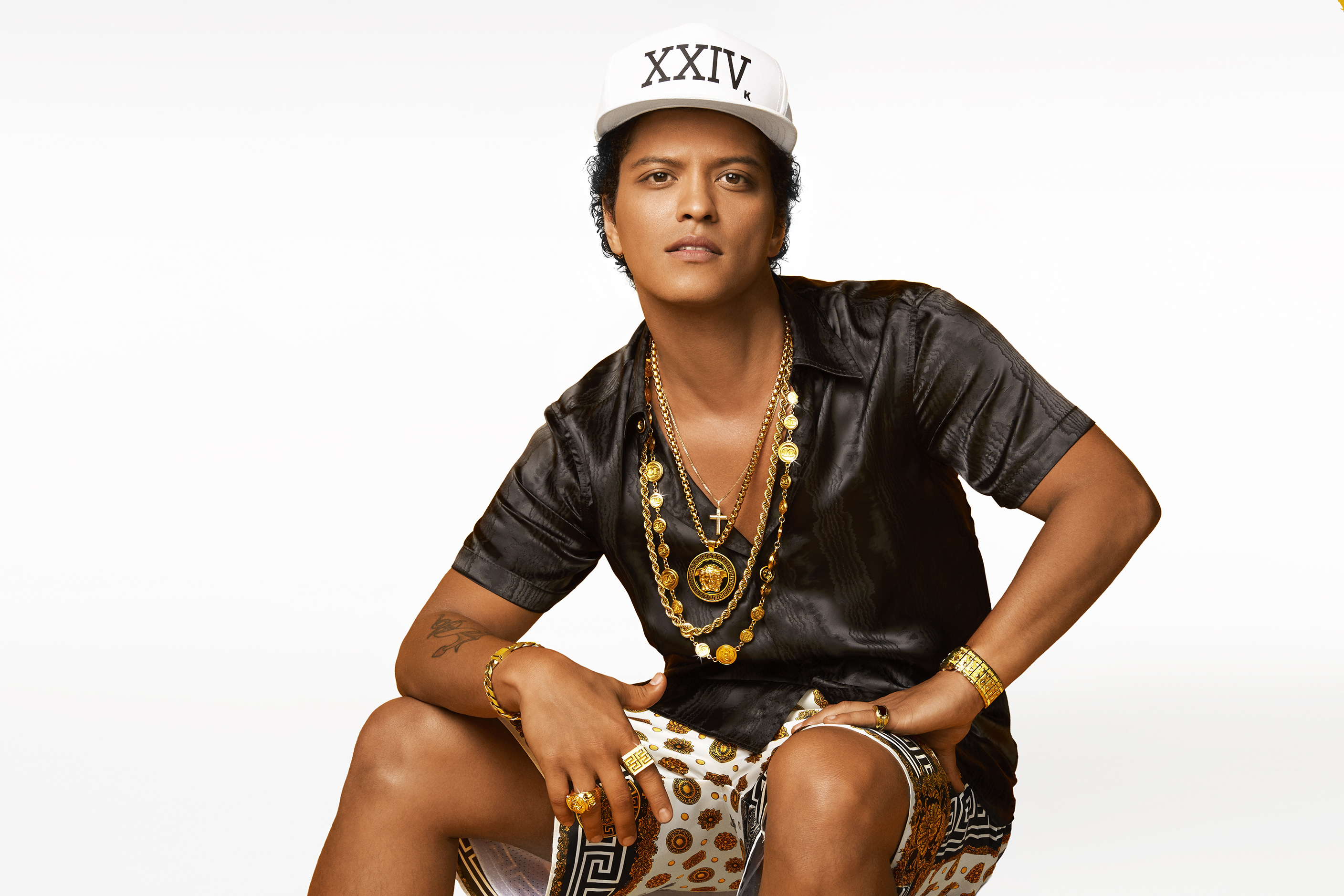 Bruno Mars ha revelado el día de hoy la primera pieza musical en más de 4 años.