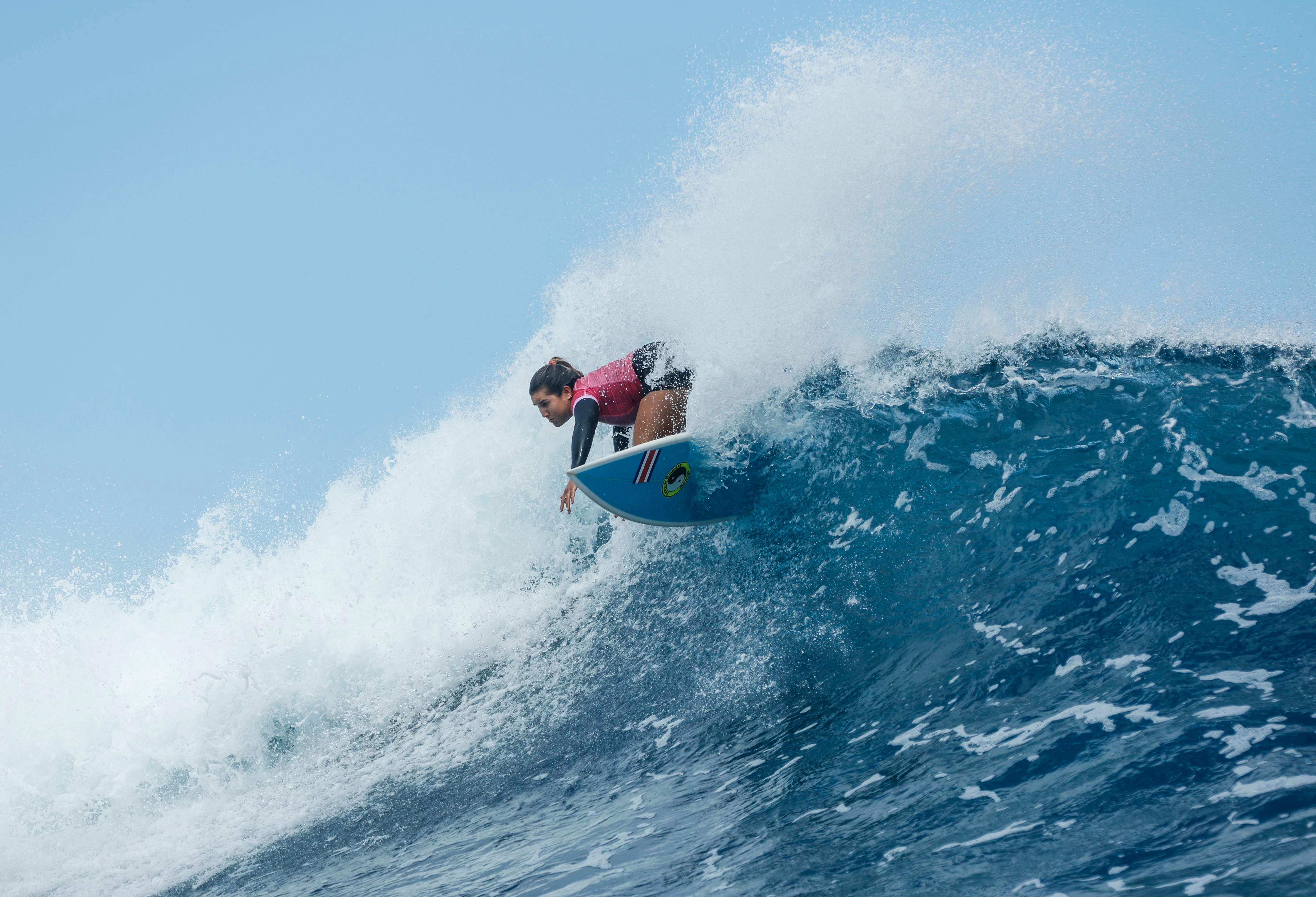 Costa Rica's Brisa Hennessy turns off the top of the wave in the women's surfing round 3, during the Paris 2024 Olympic Games, in Teahupo'o, on the French Polynesian Island of Tahiti, on August 1, 2024. (Photo by Ben Thouard / POOL / AFP) / -- IMAGE RESTRICTED TO EDITORIAL USE - STRICTLY NO COMMERCIAL USE --