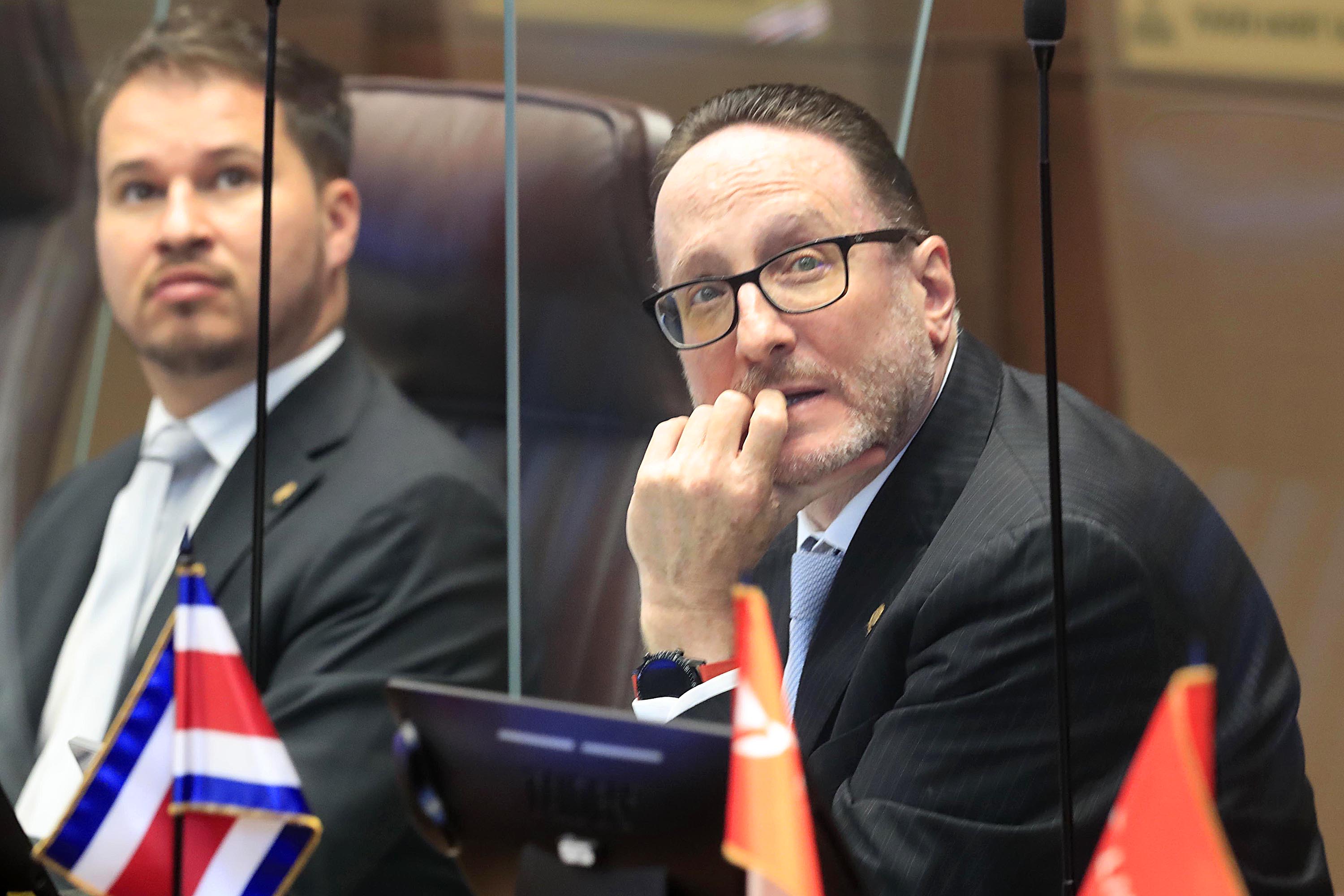 02/05/2023 Asamblea Legislativa. El presidente de la República, Rodrigo Chaves Robles, presenta ante los diputados el informe de labores de su primer año de gobierno. Diputado Eli Feinzaig.