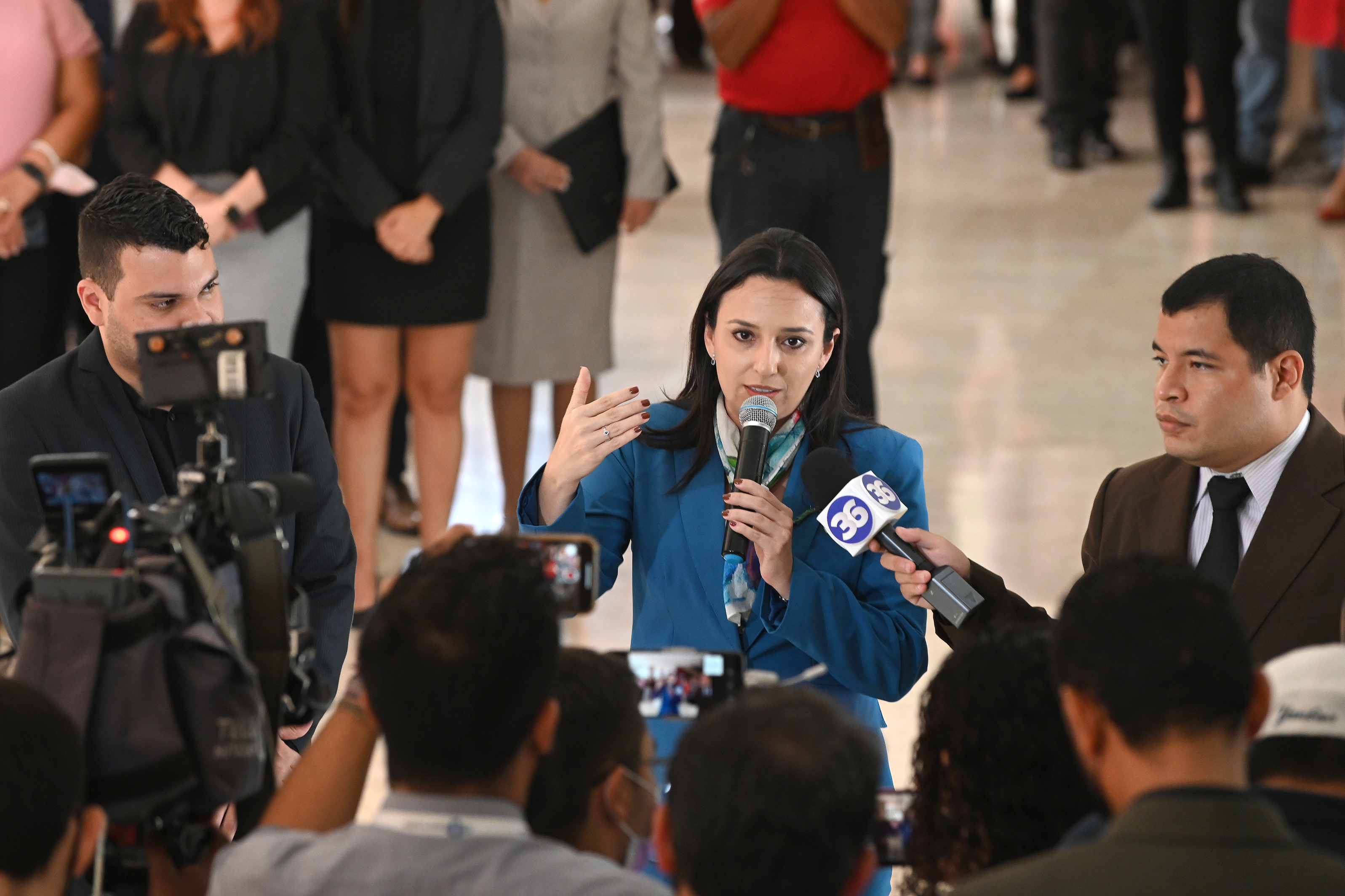 09 de mayo del 2022. Casa Presidencial en Zapote. Primera conferencia de prensa del presidente Rodrigo Chávez Robles quién inicia sus labores éste lunes con una agenda importante y llena de compromisos. En la foto: Medios de prensa nacionales e internacionales acudieron a la conferencia en la que el mandario Chávez respondió muchas de las inquietudes. Natalia Díaz, ministra de la presidencia brindó declaraciones a la prensa. Foto: Albert Marín para la Nación.