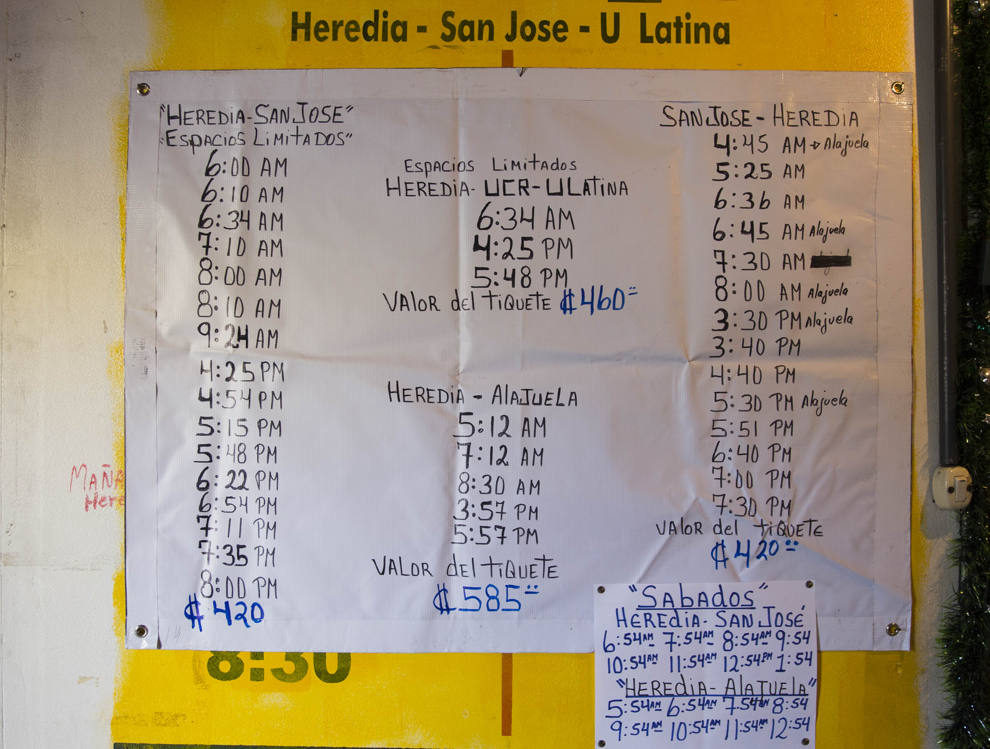 06/02/18. Heredia, Costa Rica. Estación del Tren. Movimiento de gente en la mañana, haciendo fila para viajar a San José. Segun dicen los funcionarios de la estación se tuvieron de reducir viajes porque hacen falta trenes debido a que estan reparandolos. Fotografía: Alejandro Gamboa Madrigal