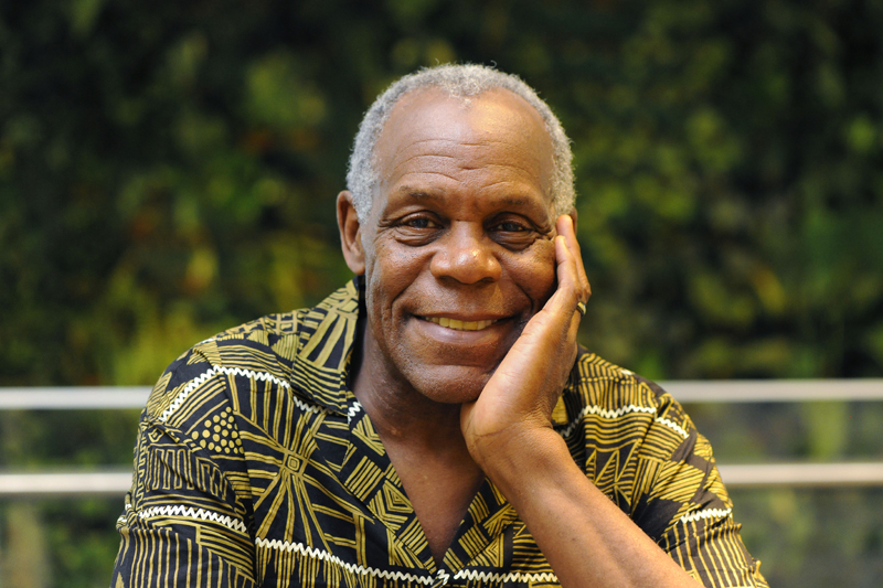 Sigue la historia. En la actualidad, Danny Glover tiene 67 años de edad. Aunque no habló al respecto, en el 2015 se estaría estrenando una quinta parte de Arma letal y Glover volvería a protagonizar el filme. Eyleen Vargas