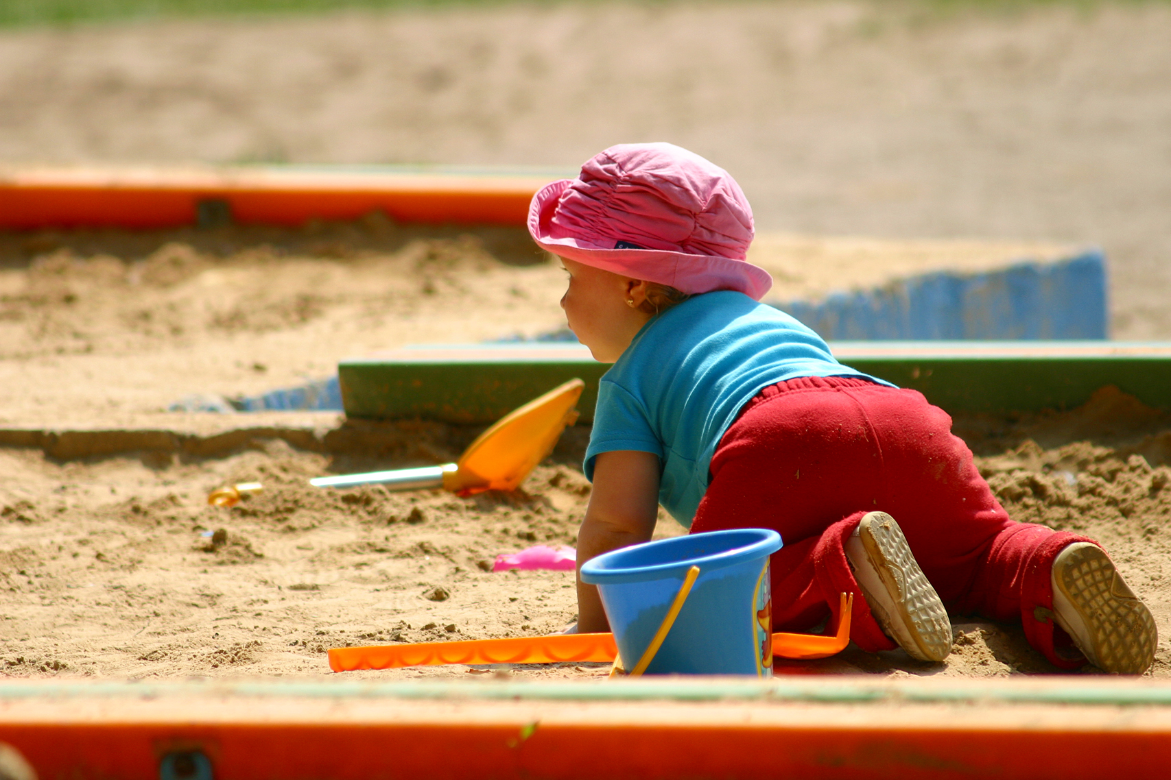 Luego de cumplir su primer año, los niños deben realizar al menos 180 minutos de actividad física durante el día, separadas en medio de actividades más sedentarias. Fotografía: freeimages.com