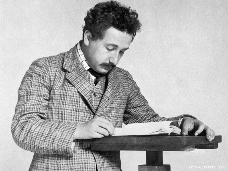 Albert Einstein en 1904, un año antes de publicar su teoría especia de la relatividad. En 1915, publicaría la teoría general de la relatividad.
