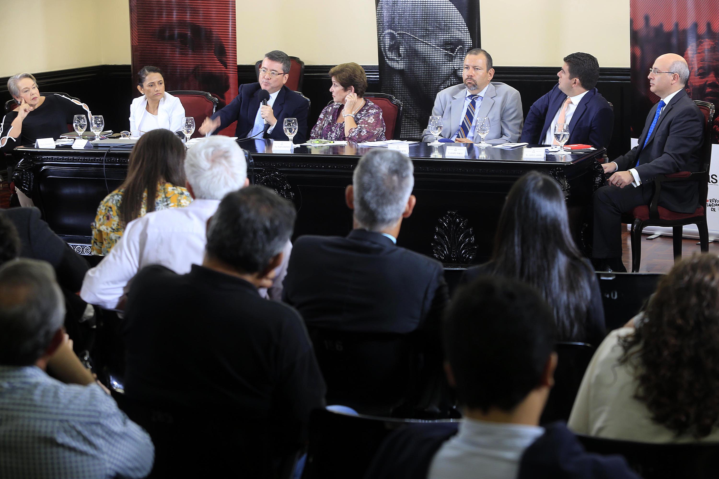 30/10/2019 Salón de Expresidentes, Asamblea Legislativa. Foro sobre pensiones, con la participación de los diputados Yorleny León Marchena y Pedro Muñoz; así como de Alvaro Ramos, superintendente de Pensiones; la periodista Pilar Cisneros; la abogada Gloria Navas; Luis Paulino Mora Lizano, director nacional de Pensiones y Luis Loría Rojas, #AcabemosConLasPensionesDeLujoYa. Foto: Rafael Pacheco