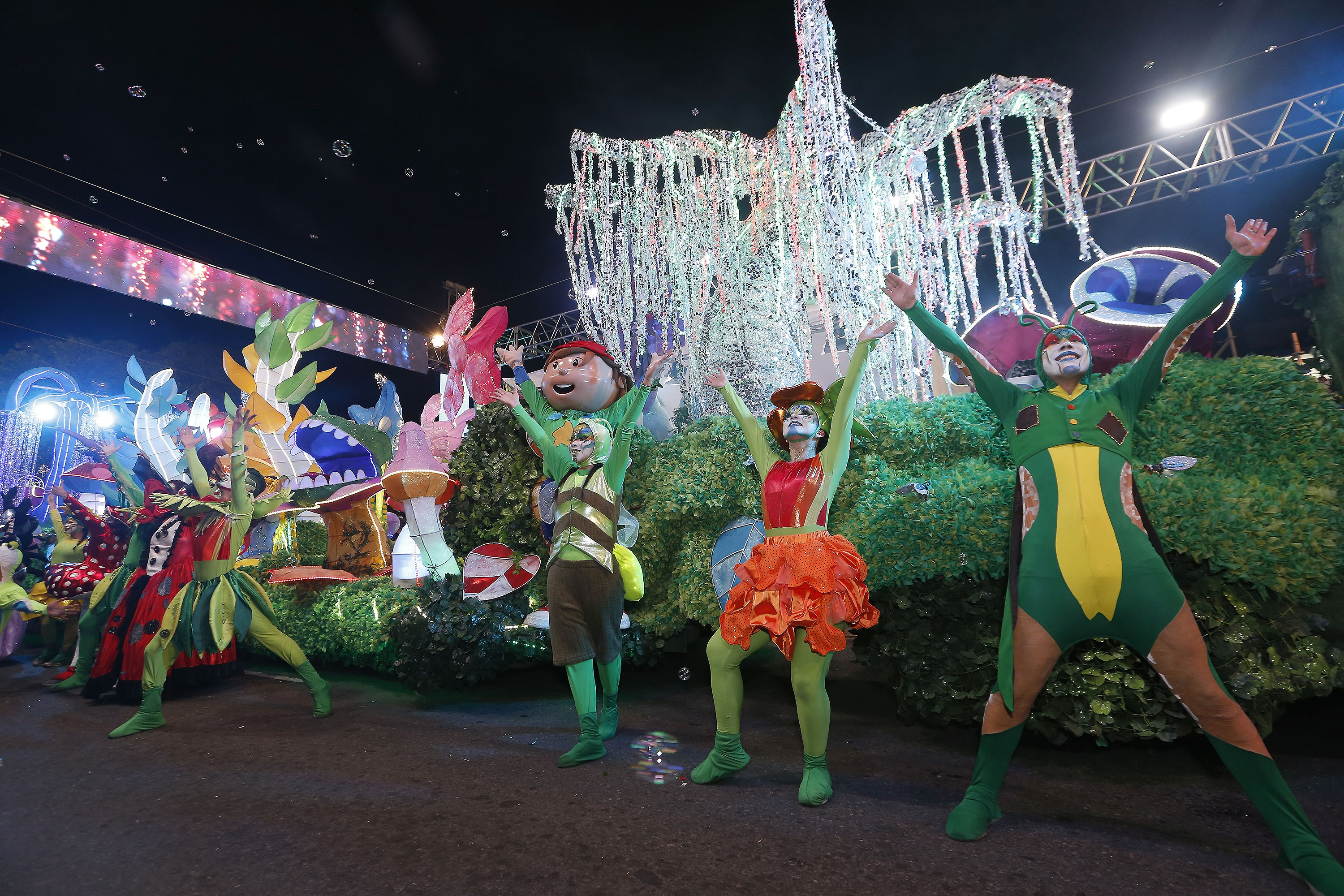 15/12.2018. San José. Edición número 18 del Festival de la Luz organizado por la Municipalidad de San José. Con la participación de 10 carrozas alegóricas y 14 bandas de todo el país el evento más concurrido del año inició a las 6 de la tarde. En la foto: Carroza del Museo de los Niños. Foto: Albert Marín.