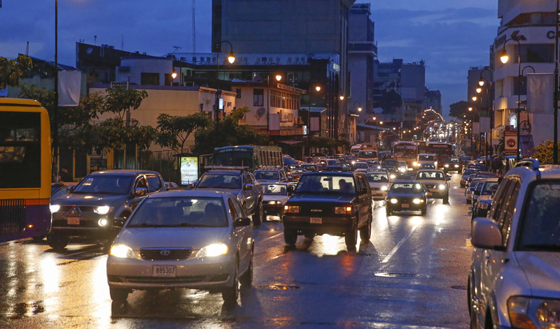 Vista de la avenida segunda, San José, captada la semana anterior. El ministro de Transportes señaló que el país avanza en obra pública en la dirección correcta pero lento. | MAYELA LÓPEZ