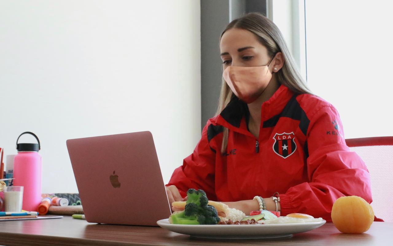 Natalia González es la nutricionista de Liga Deportiva Alajuelense y durante este periodo de aislamiento ha estado en contacto permanente con los jugadores. Fotografía: Prensa Alajuelense