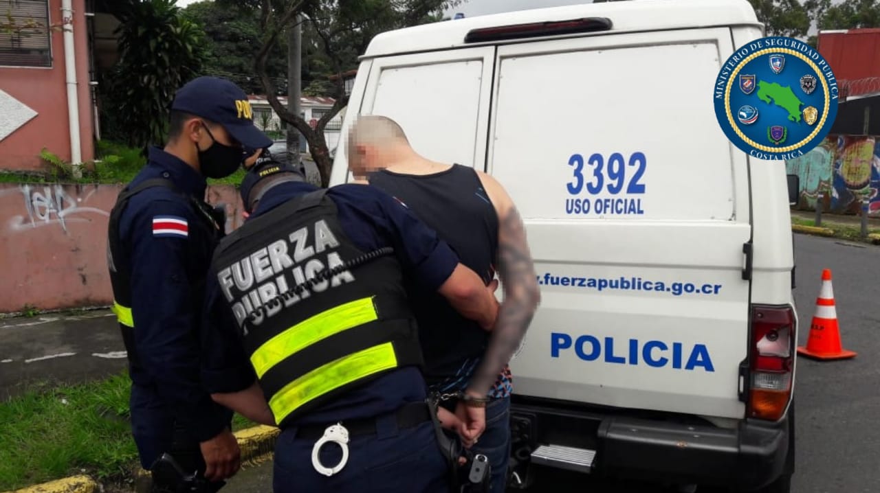 La Fuerza Pública logró detener a un hombre que manejaba el vehículo robado en San Francisco de Dos Ríos. Foto: MSP