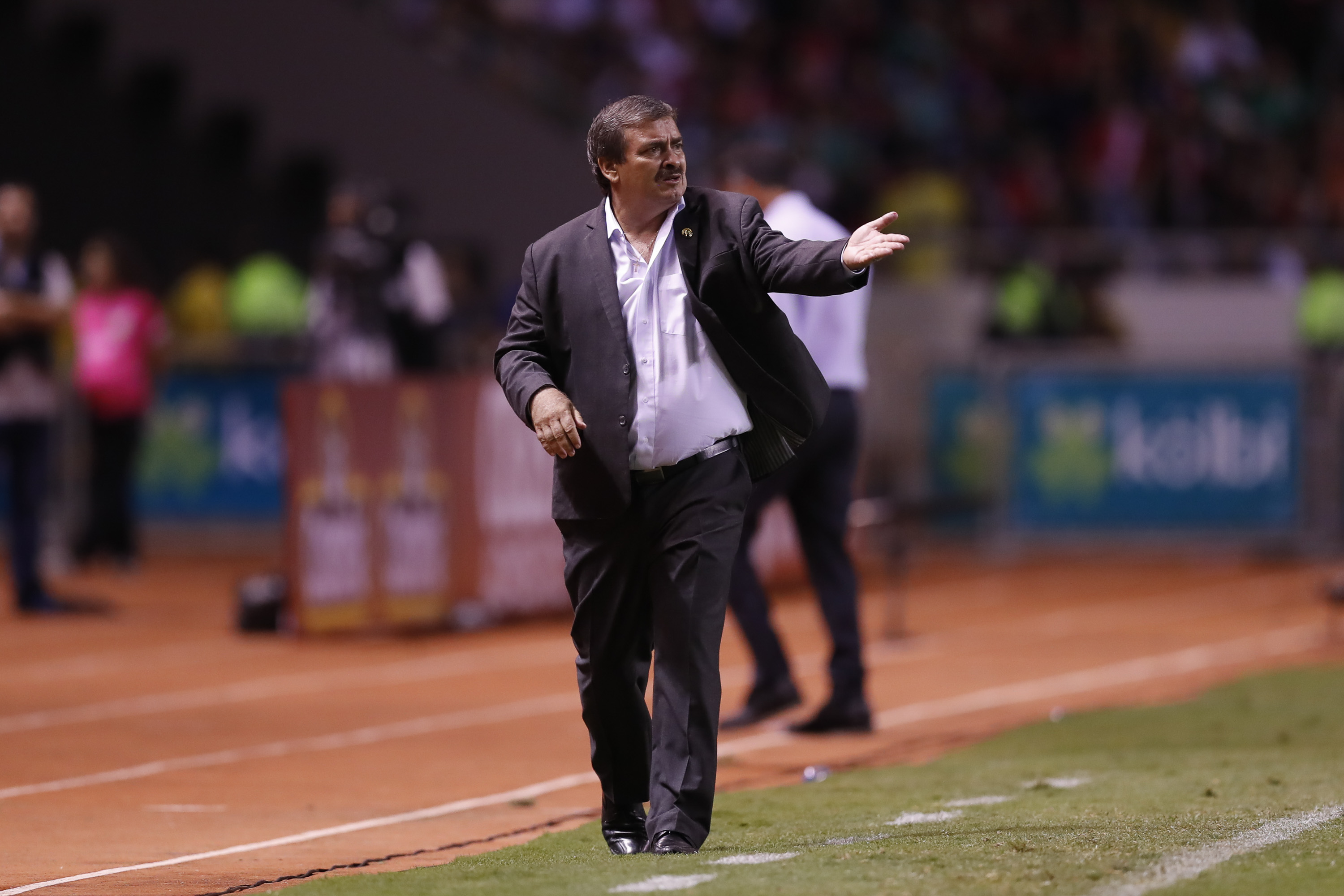 El empate 1-1 ante México salvó el rendimiento de Óscar Ramírez en eliminatoria