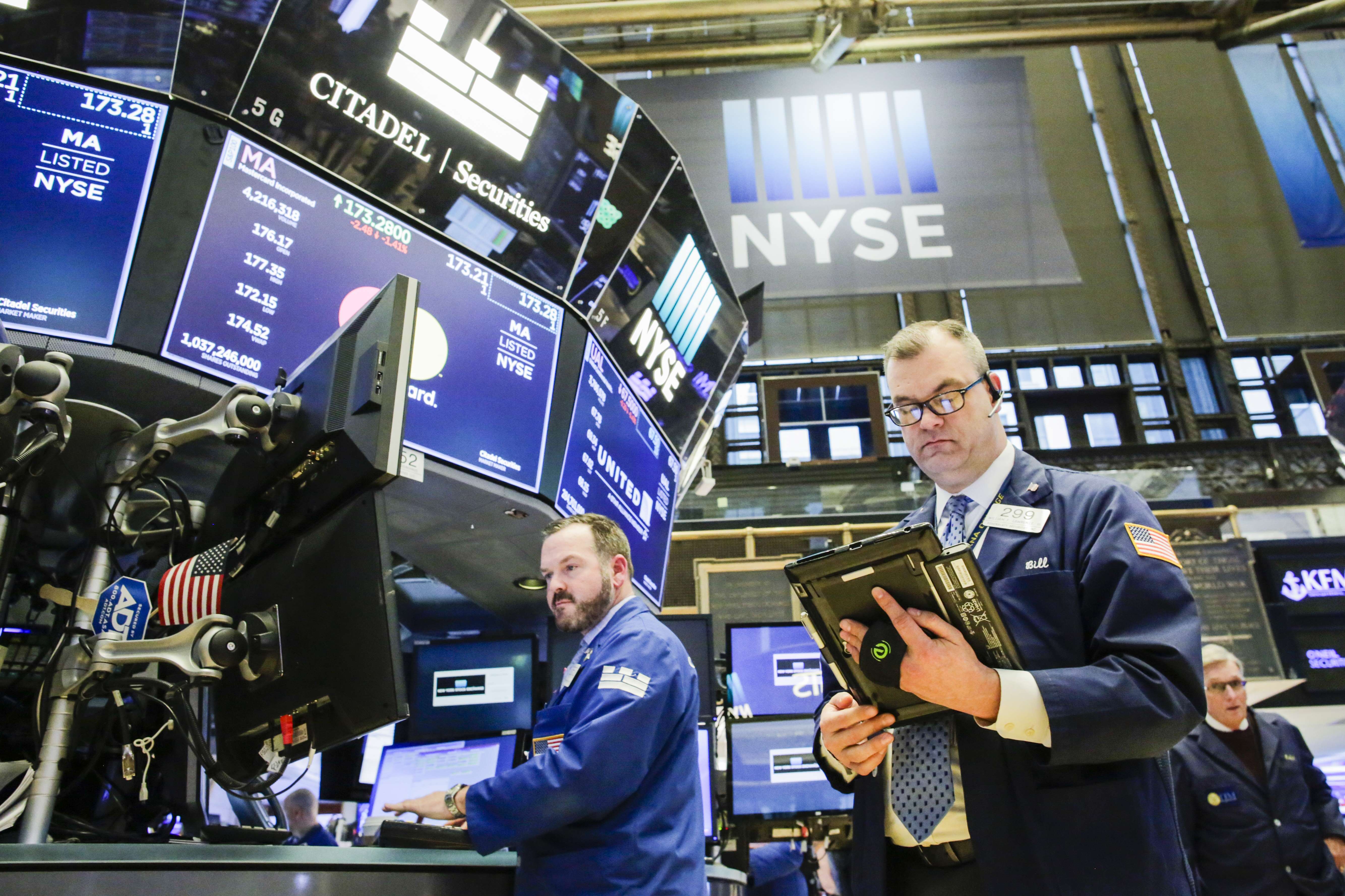 NEW YORK, NY - MARCH 1: Traders work on the floor of the New York Stock Exchange (NYSE) on March 1, 2018 in New York City. Major stock indexes plunged Thursday afternoon following President Trump's announcement that he was imposing a 25 percent tariff on imported steel and 10 percent on aluminum. Investor concern about the news rattled the Dow Jones industrial average, which closed down more than 400 points. Eduardo Munoz Alvarez/Getty Images/AFP
== FOR NEWSPAPERS, INTERNET, TELCOS & TELEVISION USE ONLY ==