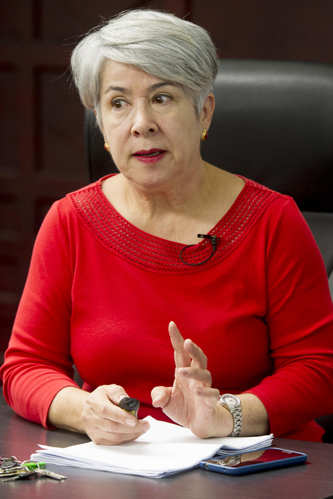 Julieta Bejarano, directora jurídica del ICE, es señalada por los diputados como la responsable del despido de una subalterna, quien, según los legisladores, se negó a cambiar un criterio jurídico. | LUIS NAVARRO.