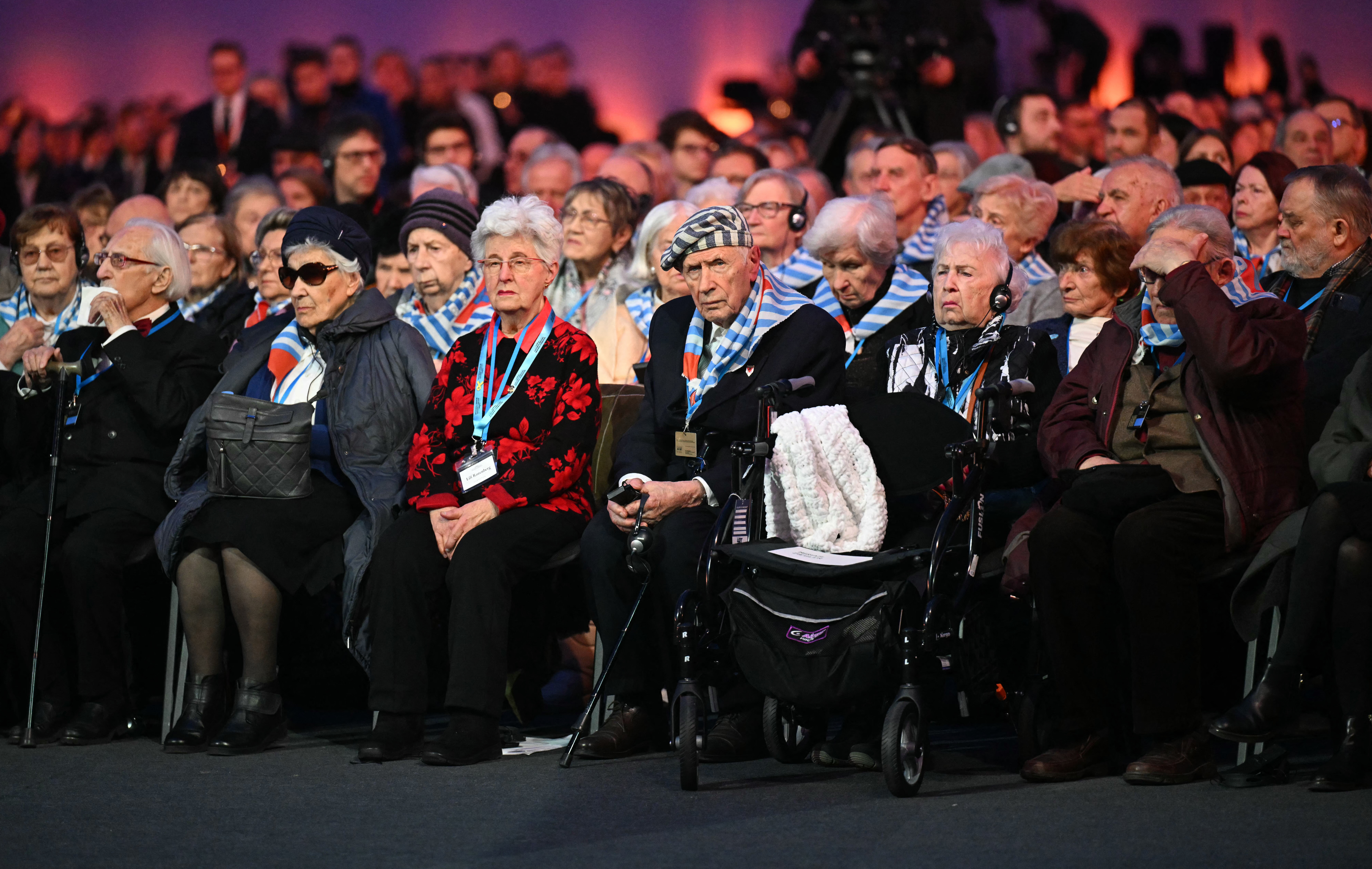 Los sobrevivientes del Holocausto asisten a las conmemoraciones del 80 aniversario de la liberación del campo de concentración y exterminio nazi alemán de Auschwitz-Birkenau por el Ejército Rojo, en Oswiecim, Polonia.