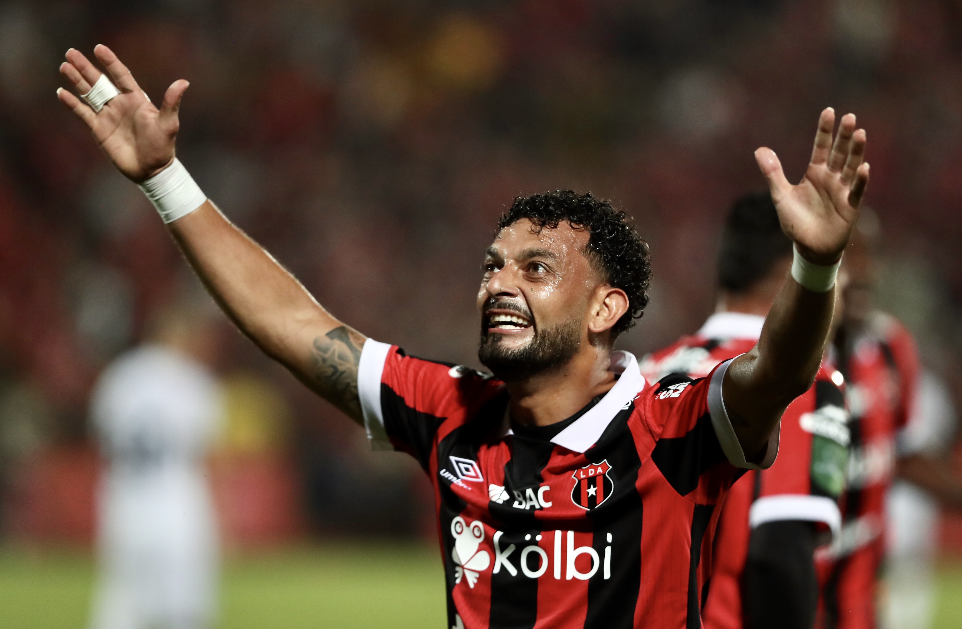 Michael Barrantes festejó así primer gol con Liga Deportiva Alajuelense, justo en su primer partido como rojinegro en el Estadio Alejandro Morera Soto, el 29 de julio de 2023.