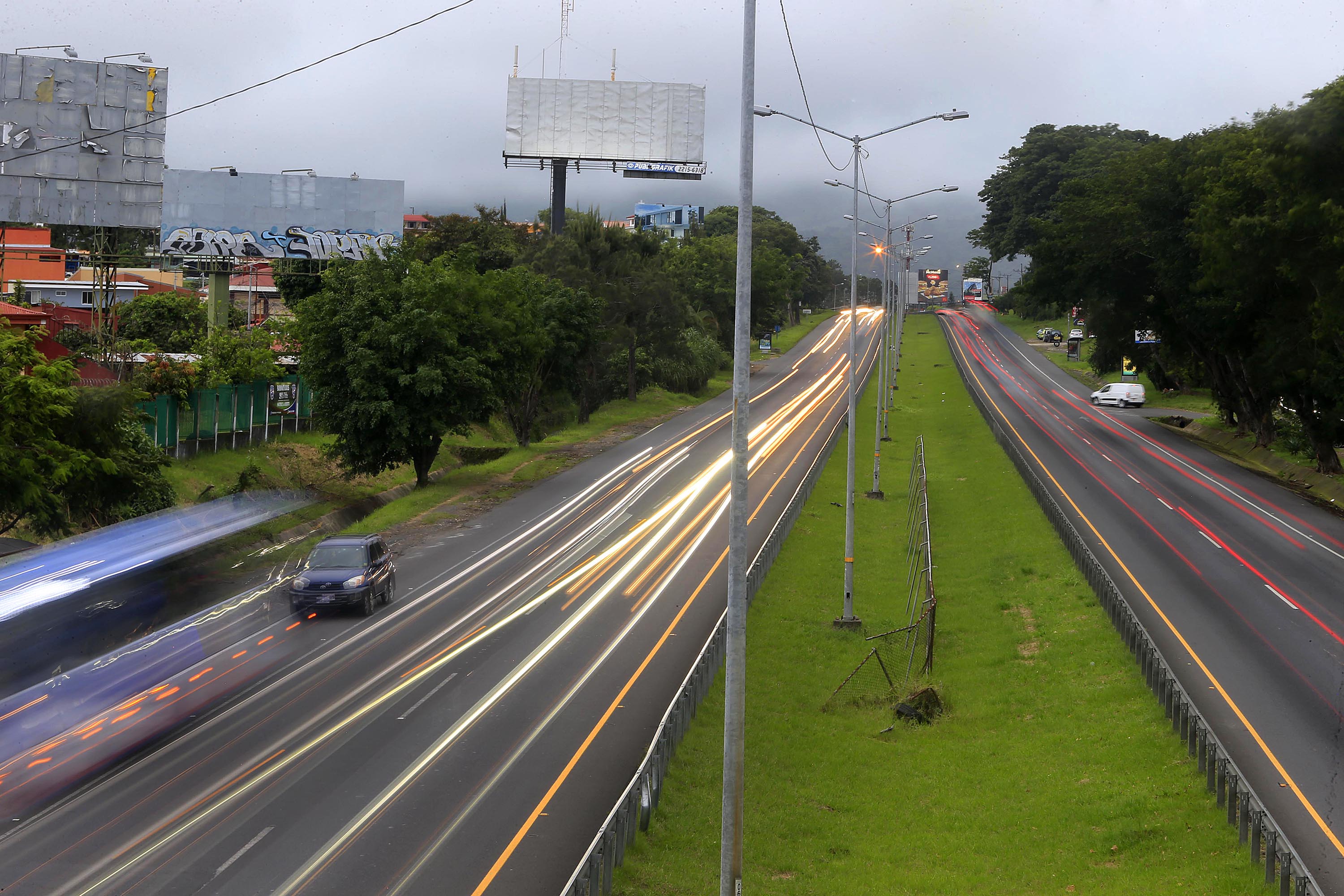 26/09/2019 Tres Ríos. Autopista Florencio del Castillo, por Pasoca, y el recurrente movimiento vehicular en hora pico. Existe iniciativa privada para ampliar esta carretera, lo que significaría una reducción de 30 minutos para viajar de Cartago a San José y viceversa. Foto: Rafael Pacheco