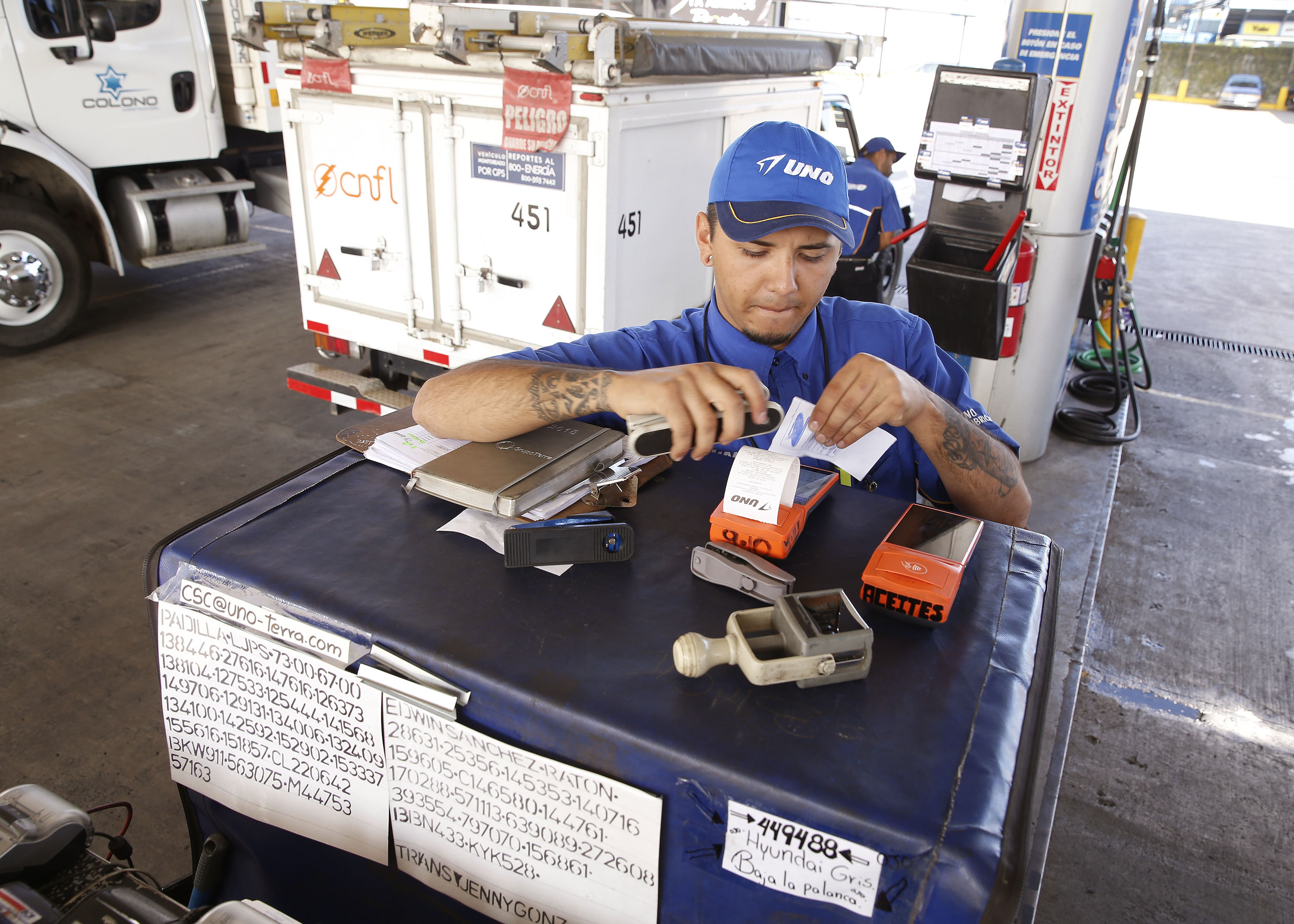 Es común que en algunos comercios sigan preguntando al cliente se requiere la factura electrónica. ¿En cuáles casos va esta pregunta en contra de las reglas tributarias?