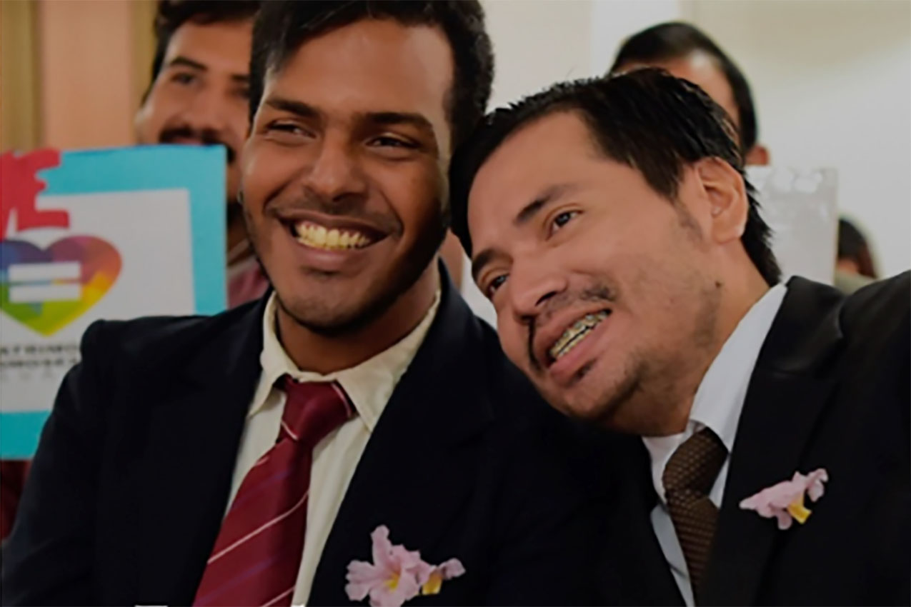 Ecuador prohíbe la adopción a personas gay solteras y amenaza a familias trans