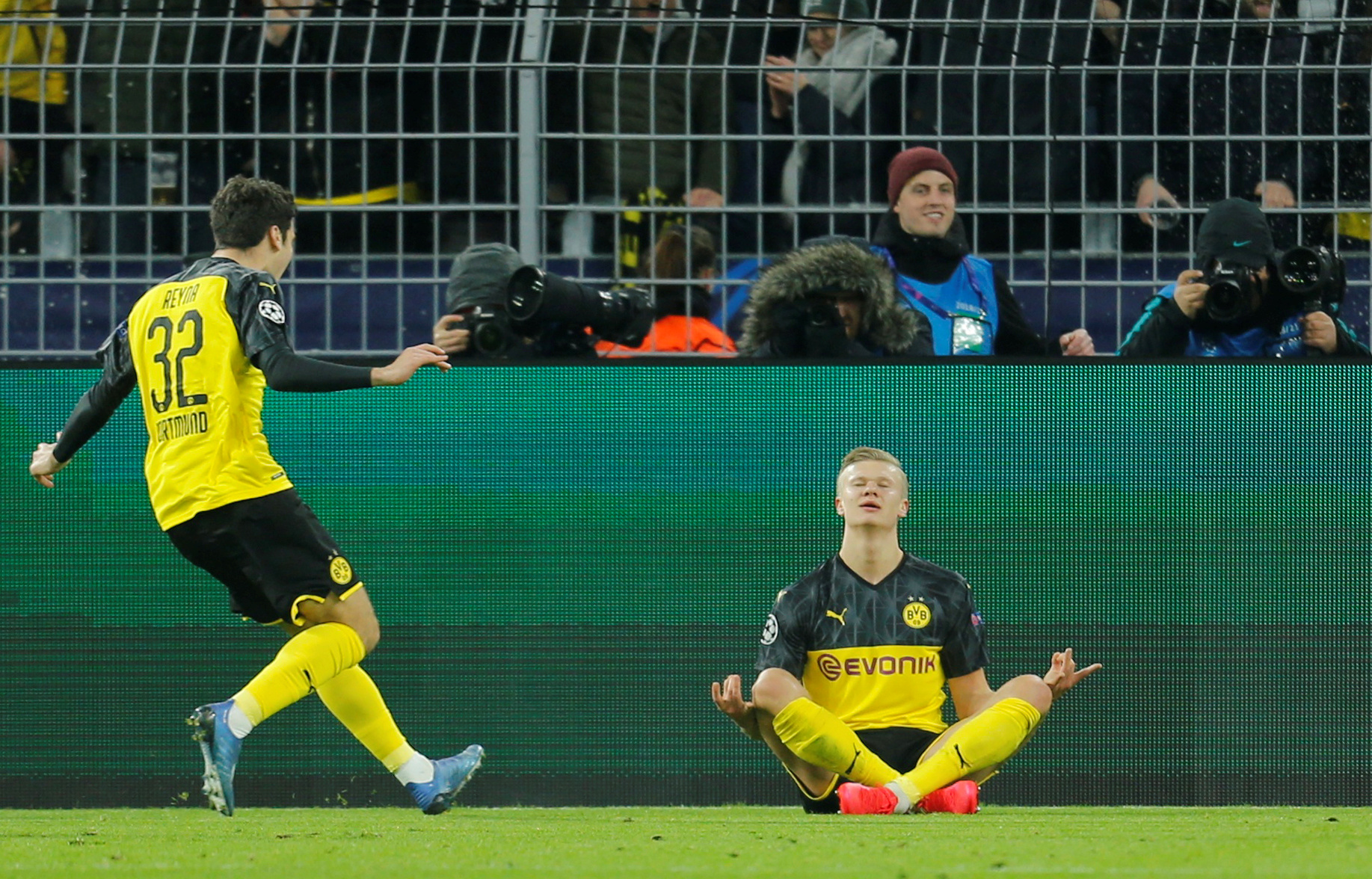 uno de los festejos que Haaland popularizó en Borussia Dortmund (Reuters)