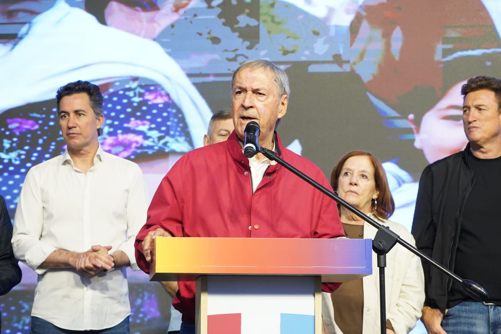 Dos ministros claves de Ucrania renunciaron en medio de un escándalo por corrupción