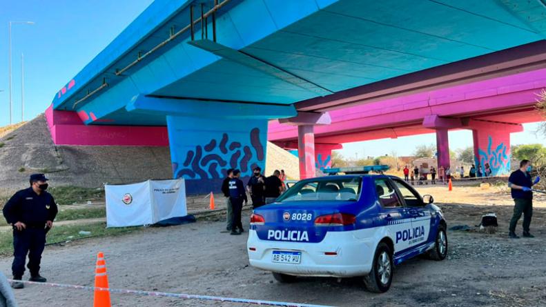 Córdoba: una mujer murió atropellada por el tren, pero salvó a su bebé al arrojarlo a un costado de las vías