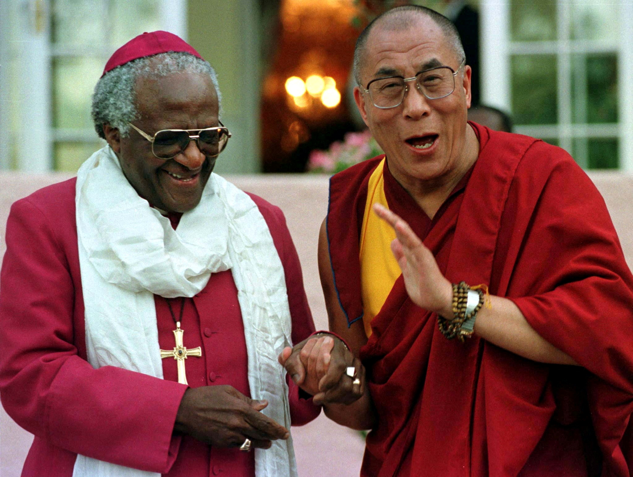 Desmond Tutu y Dalai Lama (REUTERS/Mike Hutchings)