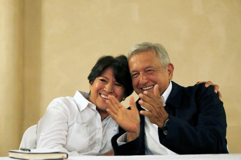 "Mujer honesta y digna", así se expresó López Obrador ante señalamientos contra Delfina Gómez por retención salarial (Foto: REUTERS / Carlos Jasso)
