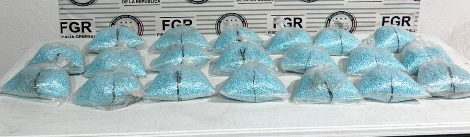 Detienen a dos personas que viajaban en un autobús con 200 mil pastillas de fentanilo en Sonora - Infobae